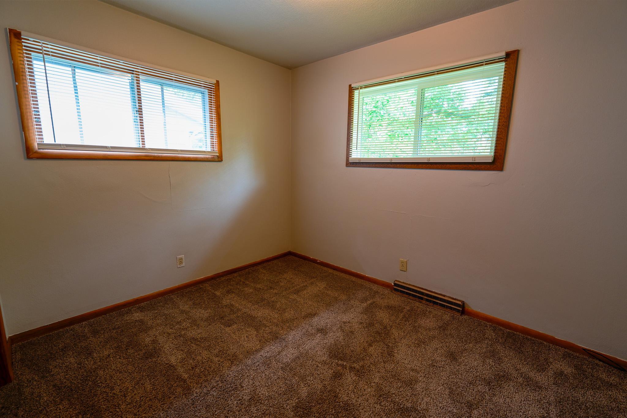 1961 single family home for sale at 1107 17th Street S in Moorhead, MN — 5 bed, 2 bath (photo 9 of 28)