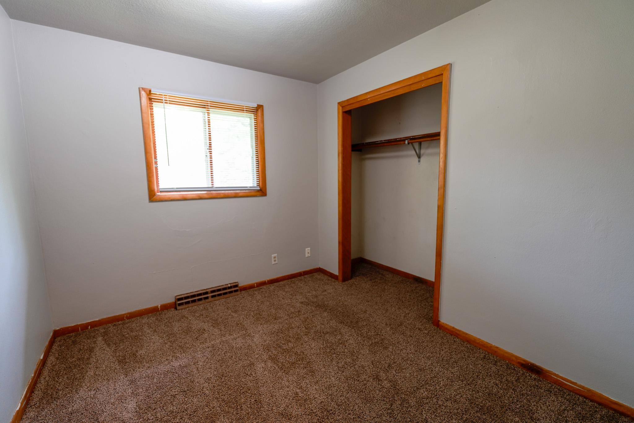 1961 single family home for sale at 1107 17th Street S in Moorhead, MN — 5 bed, 2 bath (photo 10 of 28)