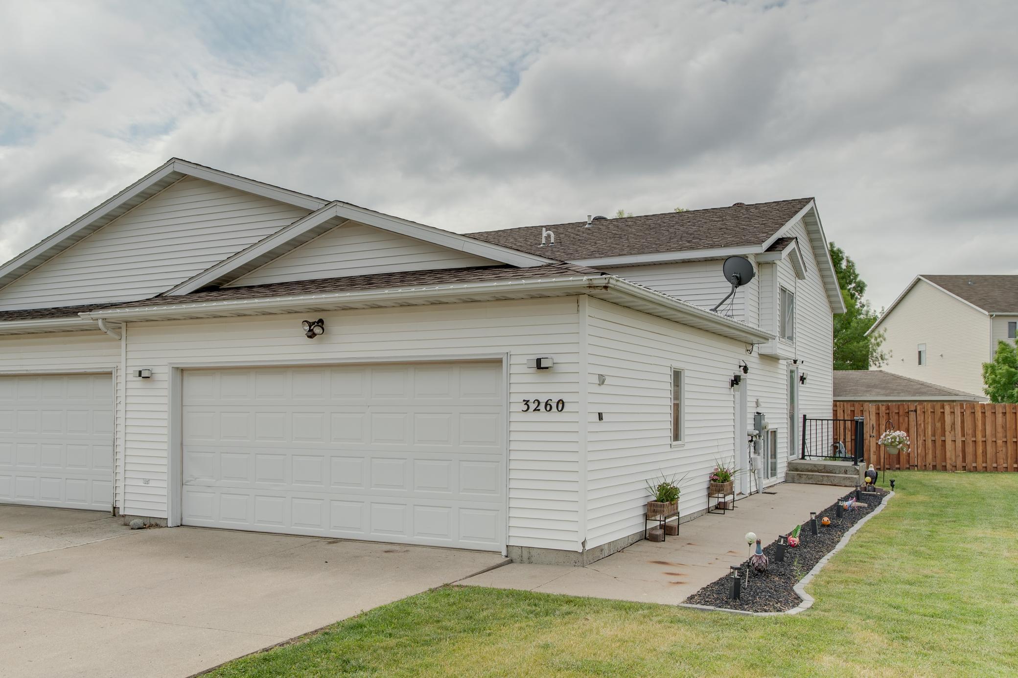 3260 35th S Avenue, Fargo ND 58104 - Photo 2 of 41