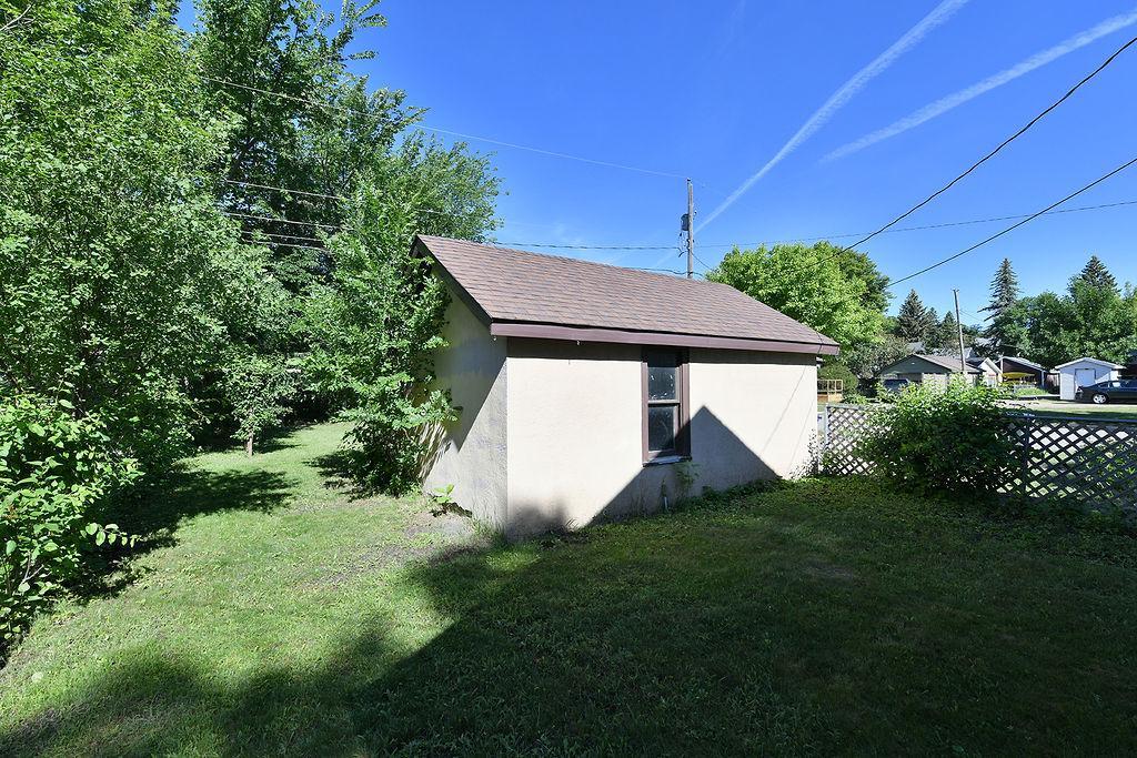 1926 single family home for sale at 901 5th Street S in Moorhead, MN — 3 bed, 3 bath (photo 6 of 40)