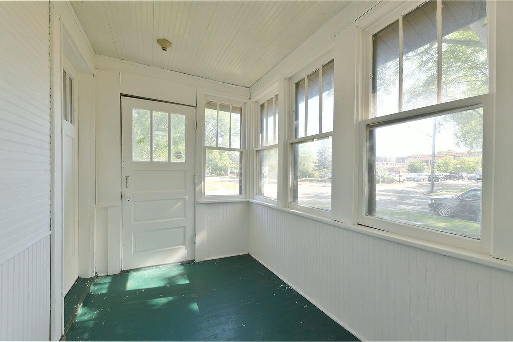 1926 single family home for sale at 901 5th Street S in Moorhead, MN — 3 bed, 3 bath (photo 9 of 40)