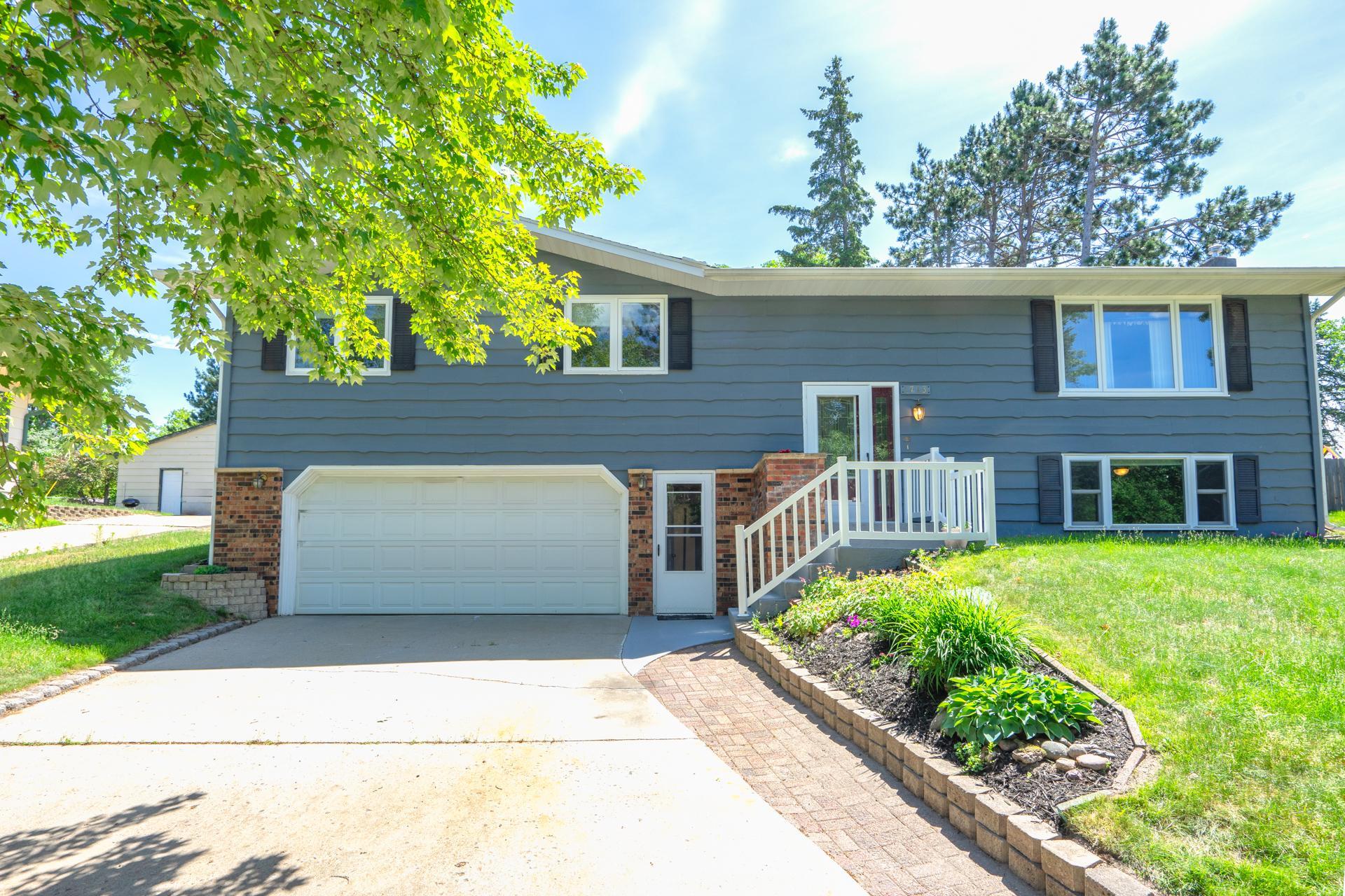 1976 single family home for sale at 1713 Graydon Avenue in Brainerd, MN — 4 bed, 3 bath (photo 2 of 46)