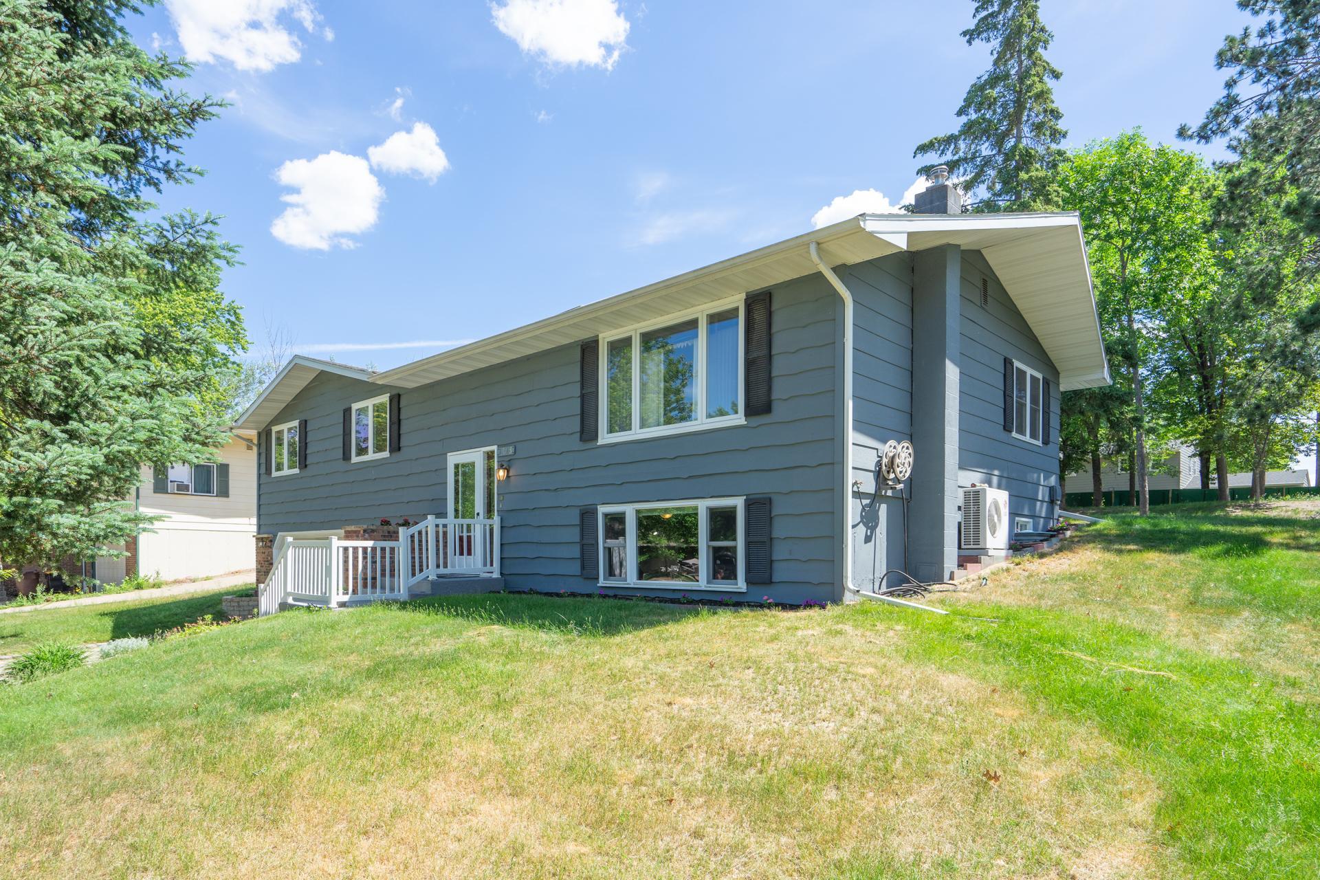 1976 single family home for sale at 1713 Graydon Avenue in Brainerd, MN — 4 bed, 3 bath (photo 6 of 46)