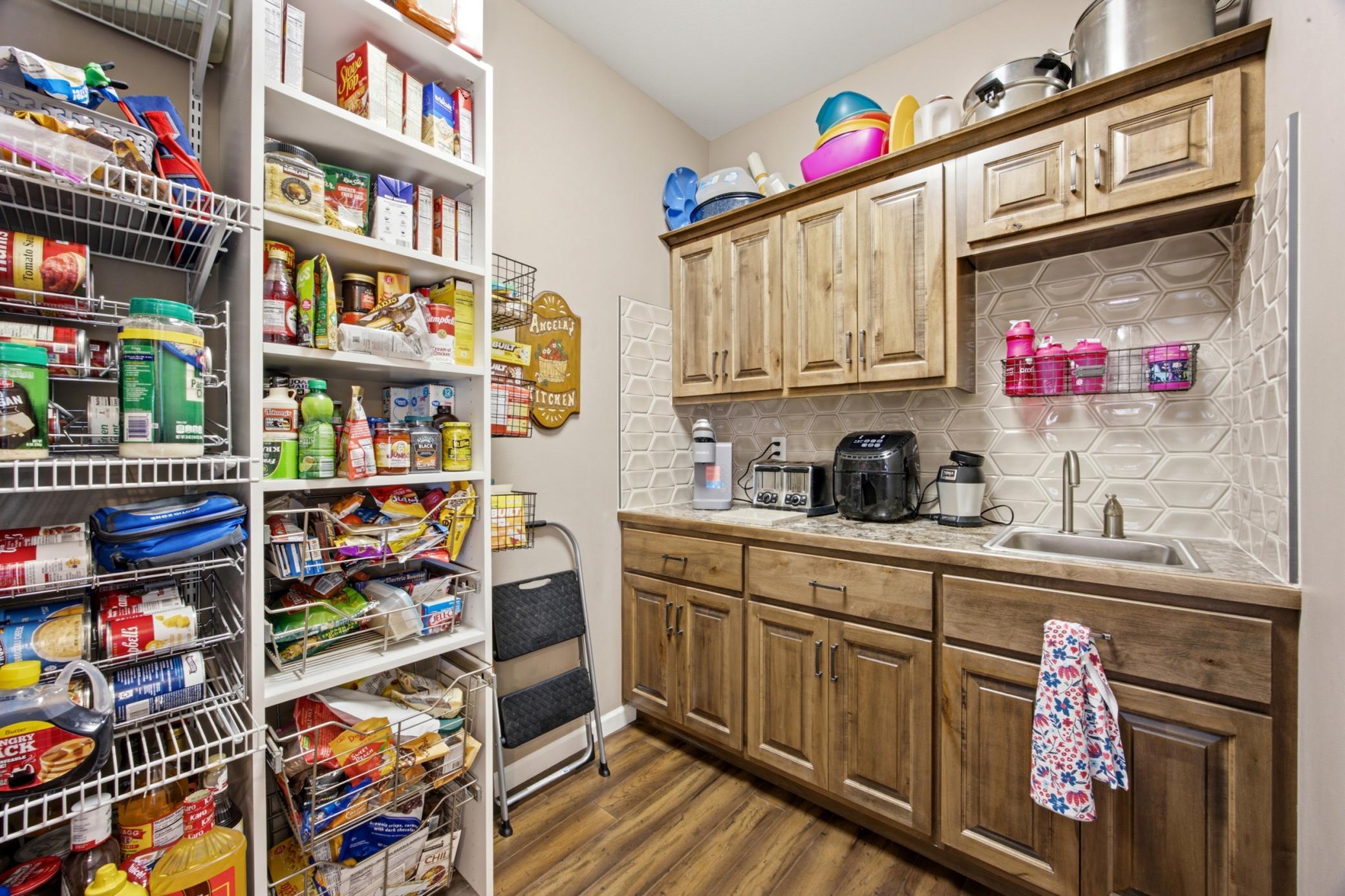 2014 single family home for sale at 1406 W Summerwood Trail in Dilworth, MN — 5 bed, 3 bath (photo 12 of 55)
