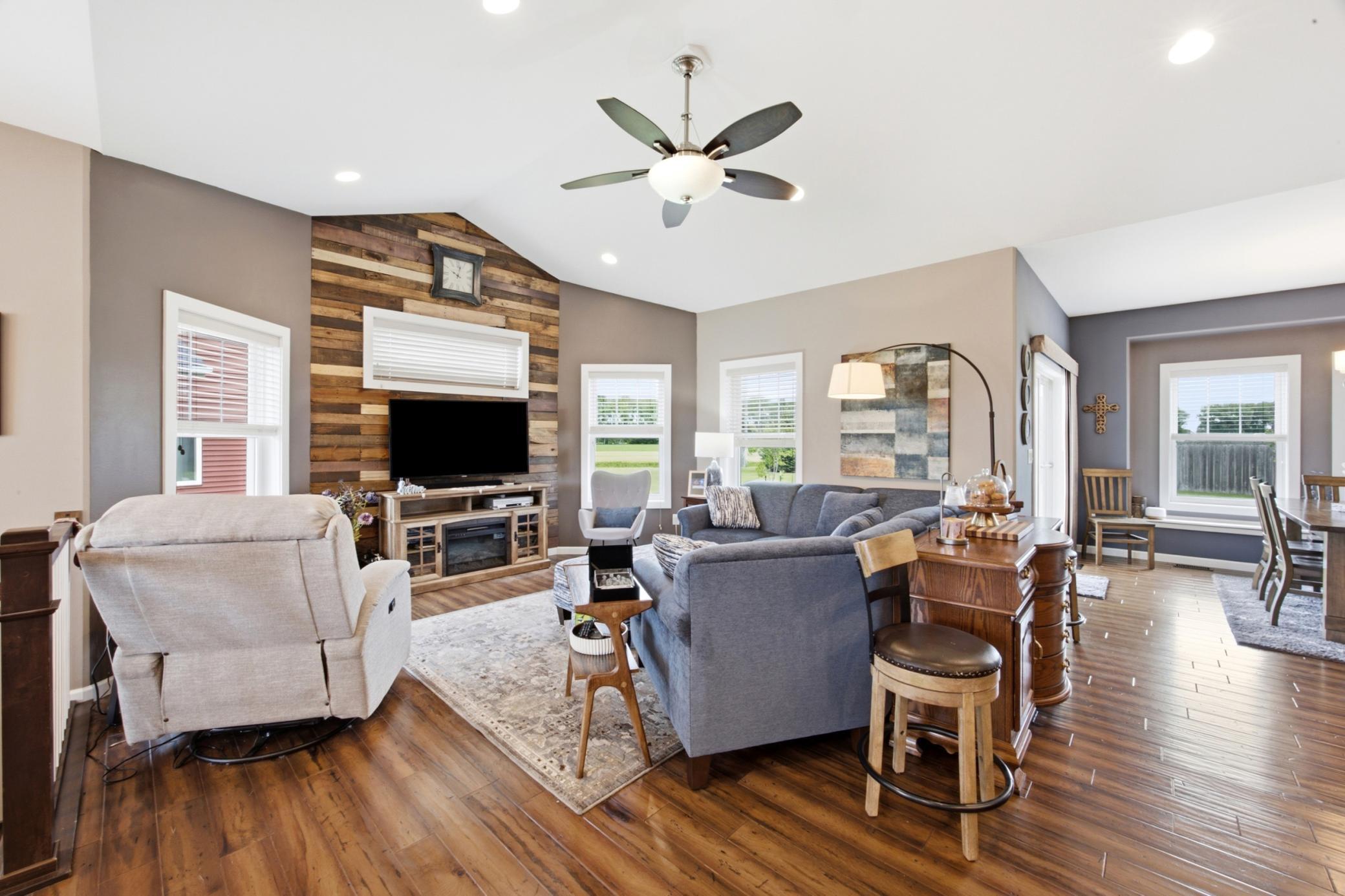 2014 single family home for sale at 1406 W Summerwood Trail in Dilworth, MN — 5 bed, 3 bath (photo 5 of 55)