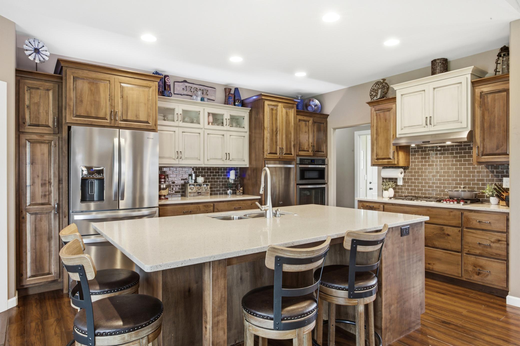 2014 single family home for sale at 1406 W Summerwood Trail in Dilworth, MN — 5 bed, 3 bath (photo 8 of 55)