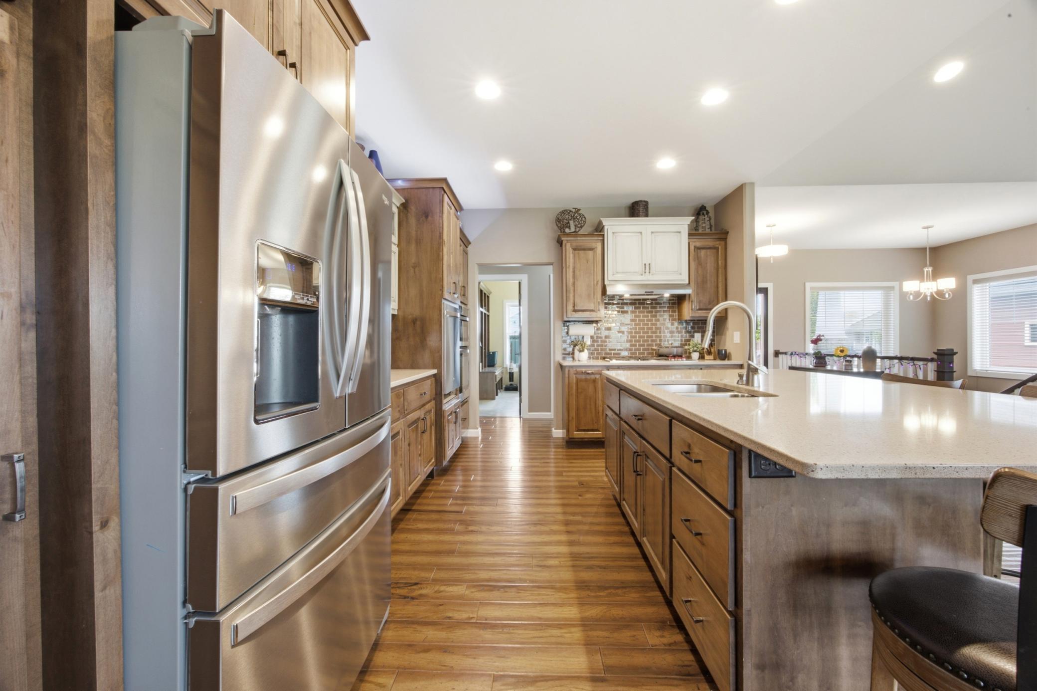 2014 single family home for sale at 1406 W Summerwood Trail in Dilworth, MN — 5 bed, 3 bath (photo 9 of 55)