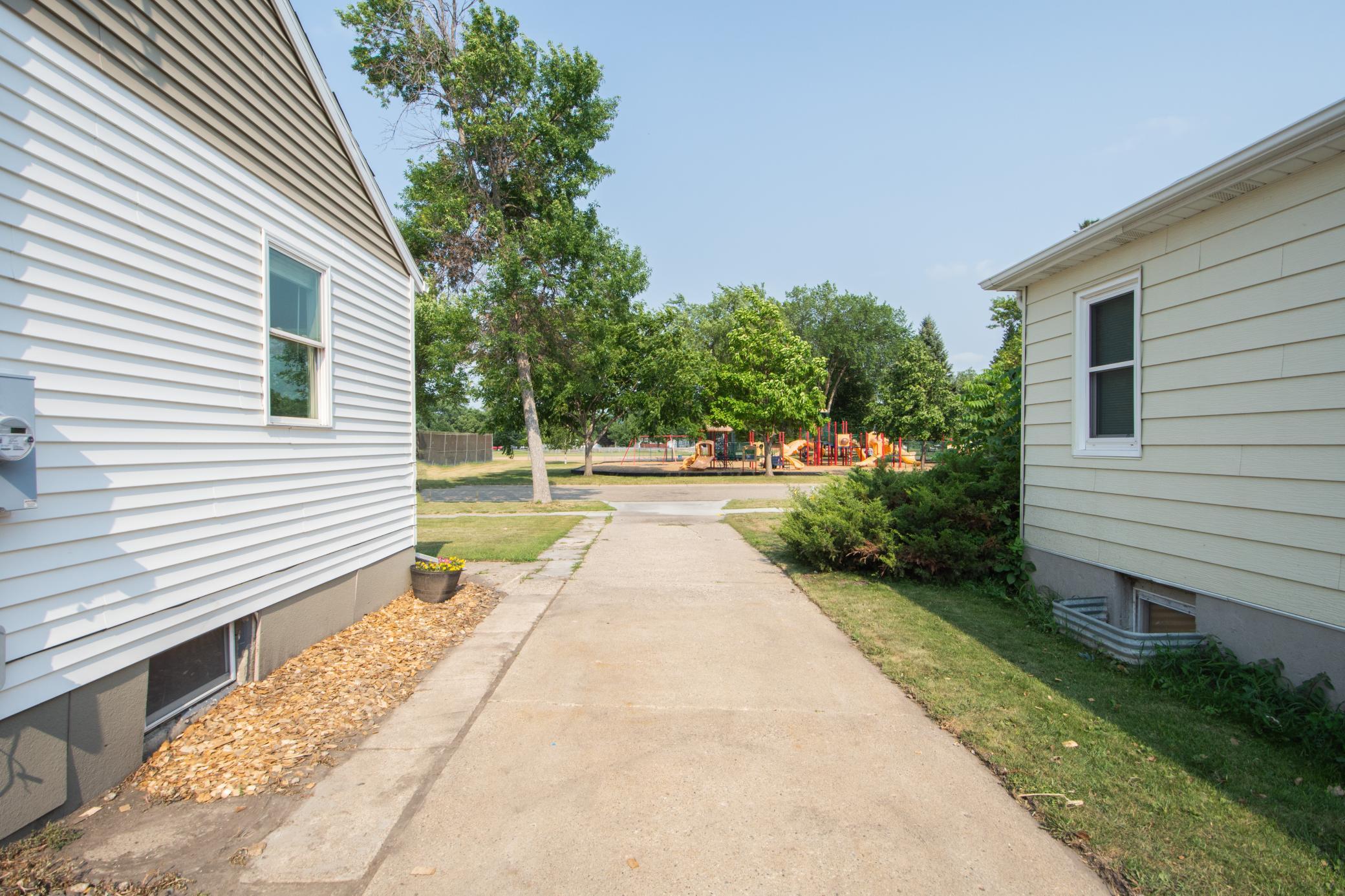 1951 single family home for sale at 1215 13th Street N in Moorhead, MN — 4 bed, 2 bath (photo 3 of 43)