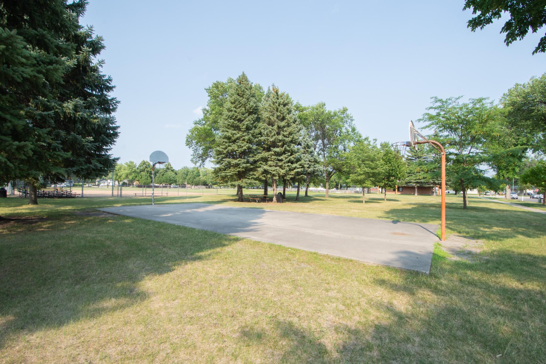 1951 single family home for sale at 1215 13th Street N in Moorhead, MN — 4 bed, 2 bath (photo 40 of 43)