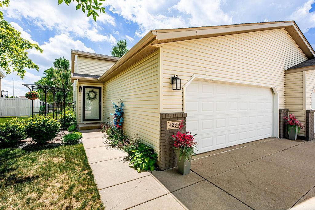4284 39 1/2 S Avenue, Fargo ND 58104 - Photo 2 of 40