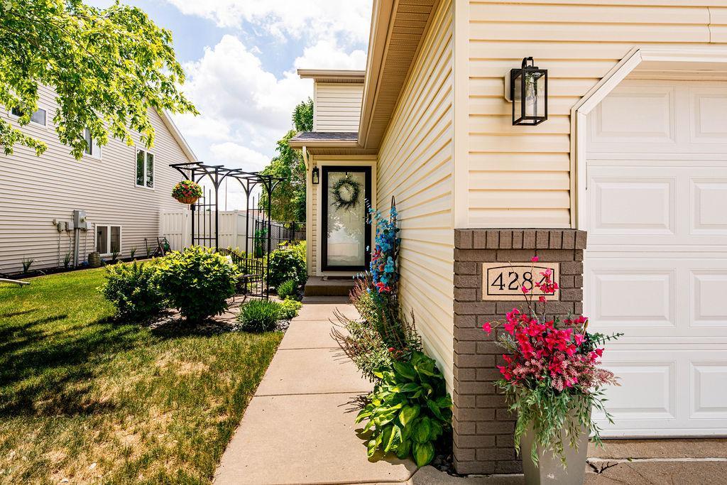 4284 39 1/2 S Avenue, Fargo ND 58104 - Photo 3 of 40