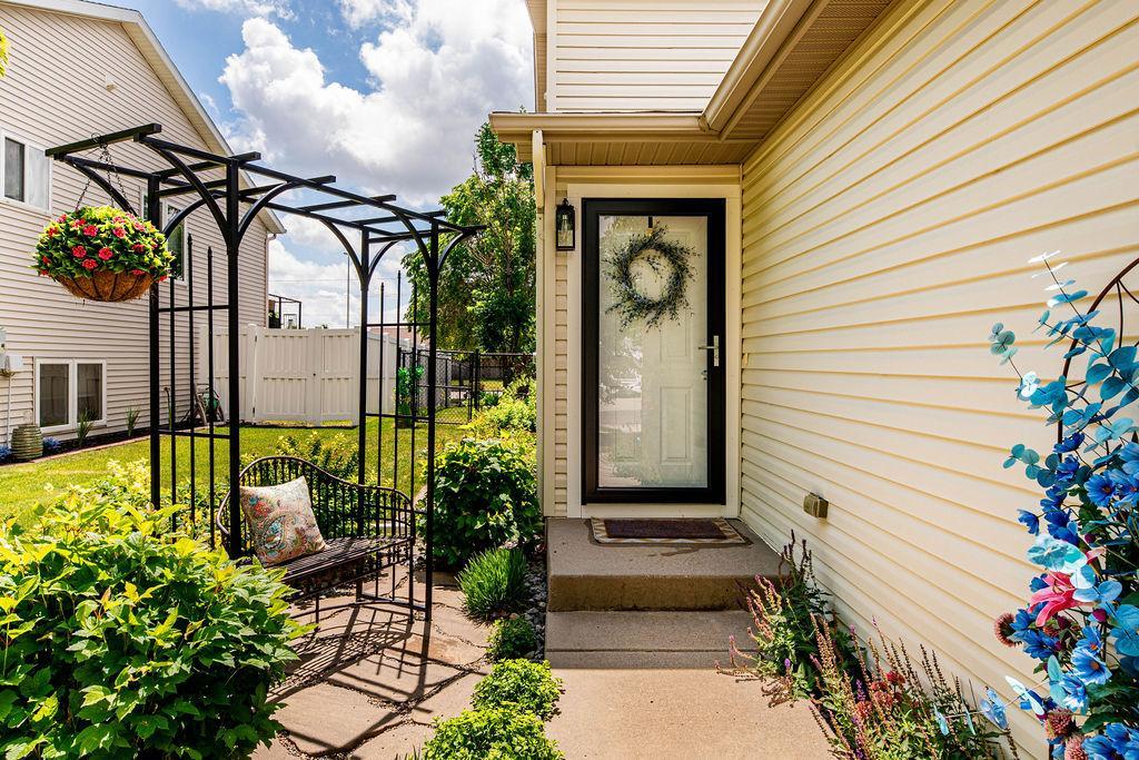 4284 39 1/2 S Avenue, Fargo ND 58104 - Photo 4 of 40