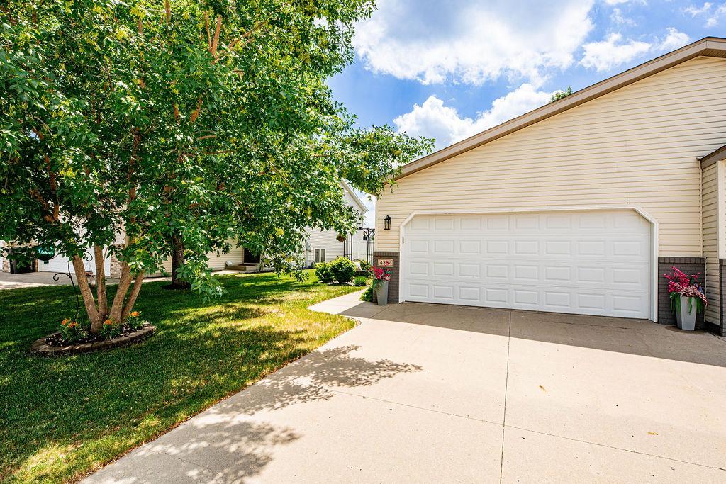 4284 39 1/2 S Avenue, Fargo ND 58104 - Photo 5 of 40