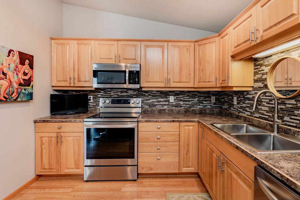 4284 39 1/2 S Avenue, Fargo ND 58104 - Photo 8 of 40