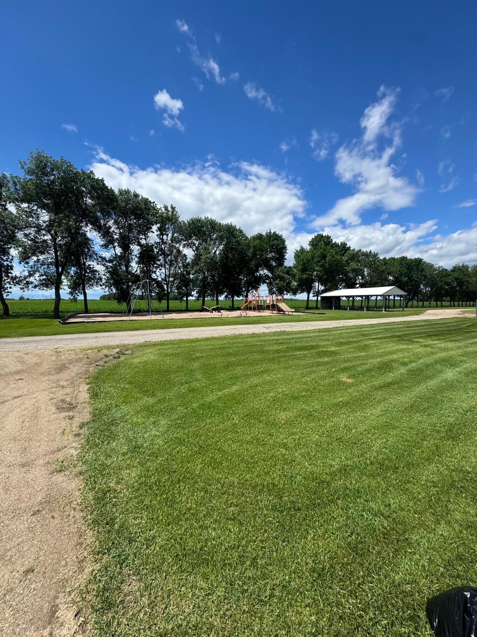 2006 single family home for sale at 106 2nd Avenue N in Mooreton, ND — 3 bed, 1 bath (photo 2 of 27)