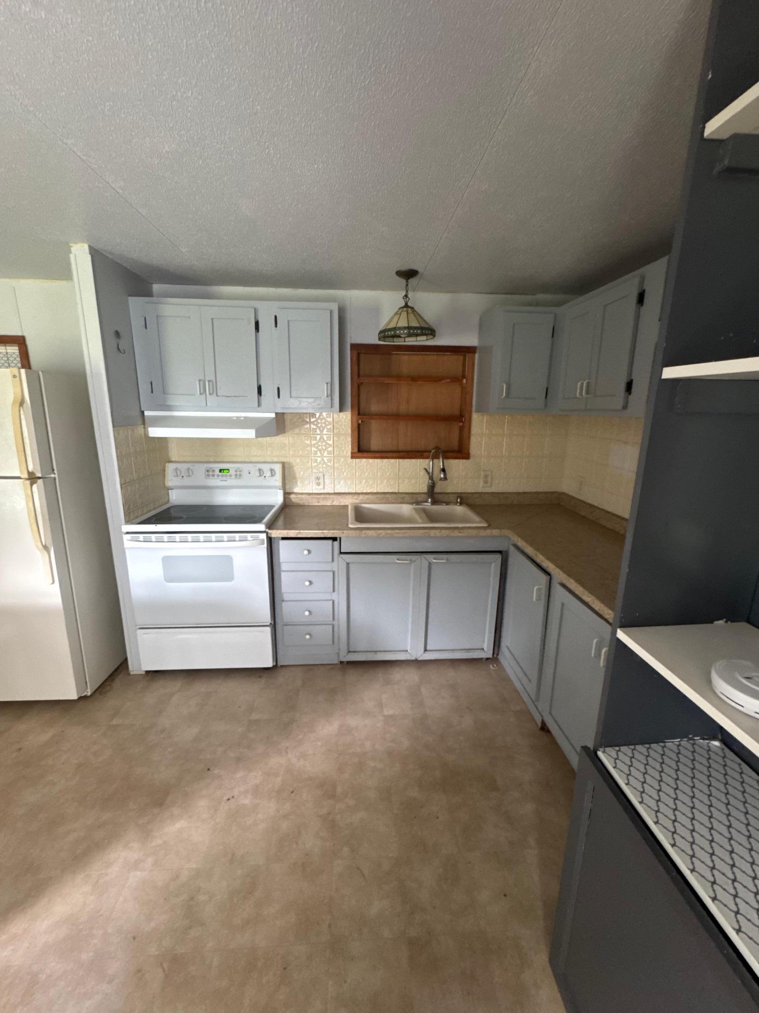 2006 single family home for sale at 106 2nd Avenue N in Mooreton, ND — 3 bed, 1 bath (photo 11 of 27)