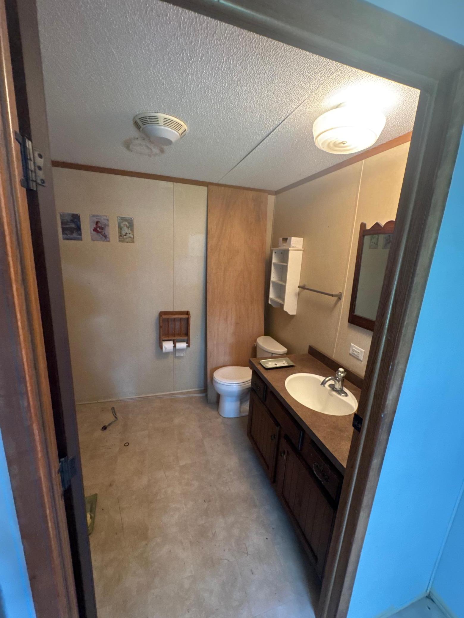 2006 single family home for sale at 106 2nd Avenue N in Mooreton, ND — 3 bed, 1 bath (photo 14 of 27)