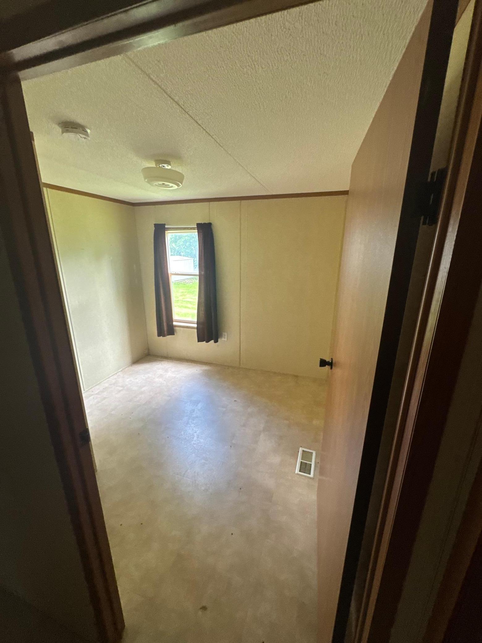 2006 single family home for sale at 106 2nd Avenue N in Mooreton, ND — 3 bed, 1 bath (photo 16 of 27)
