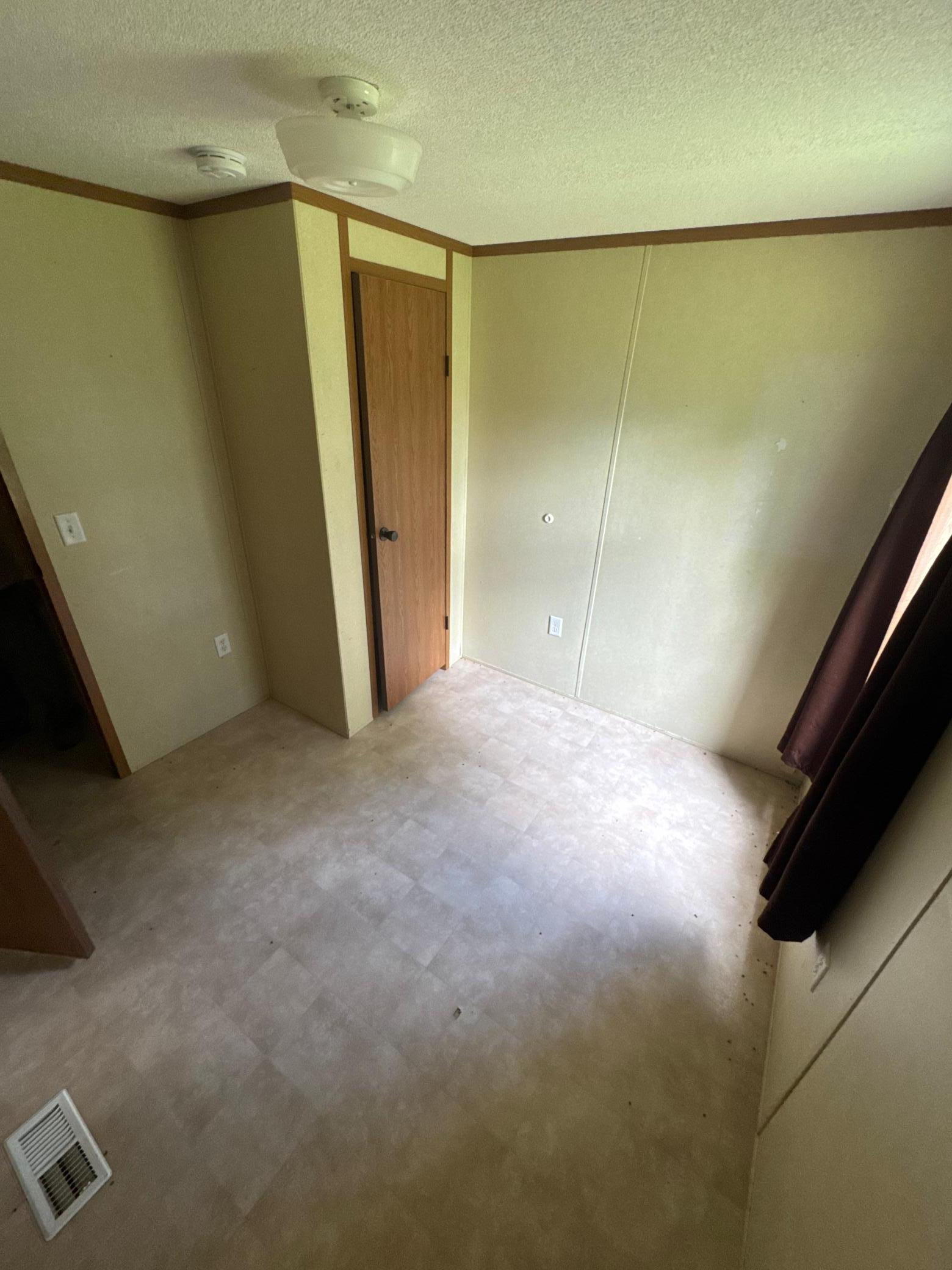 2006 single family home for sale at 106 2nd Avenue N in Mooreton, ND — 3 bed, 1 bath (photo 17 of 27)
