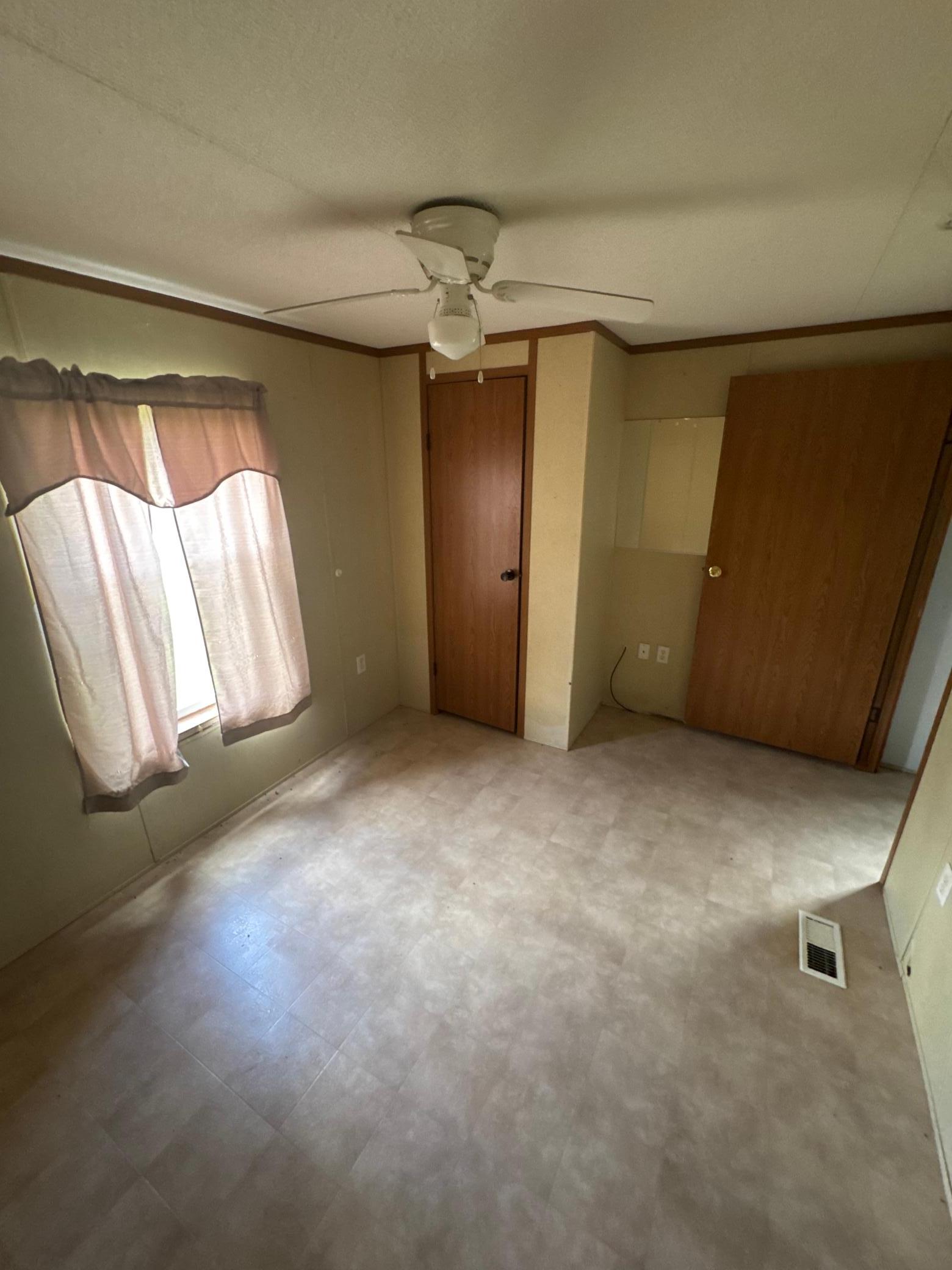 2006 single family home for sale at 106 2nd Avenue N in Mooreton, ND — 3 bed, 1 bath (photo 20 of 27)