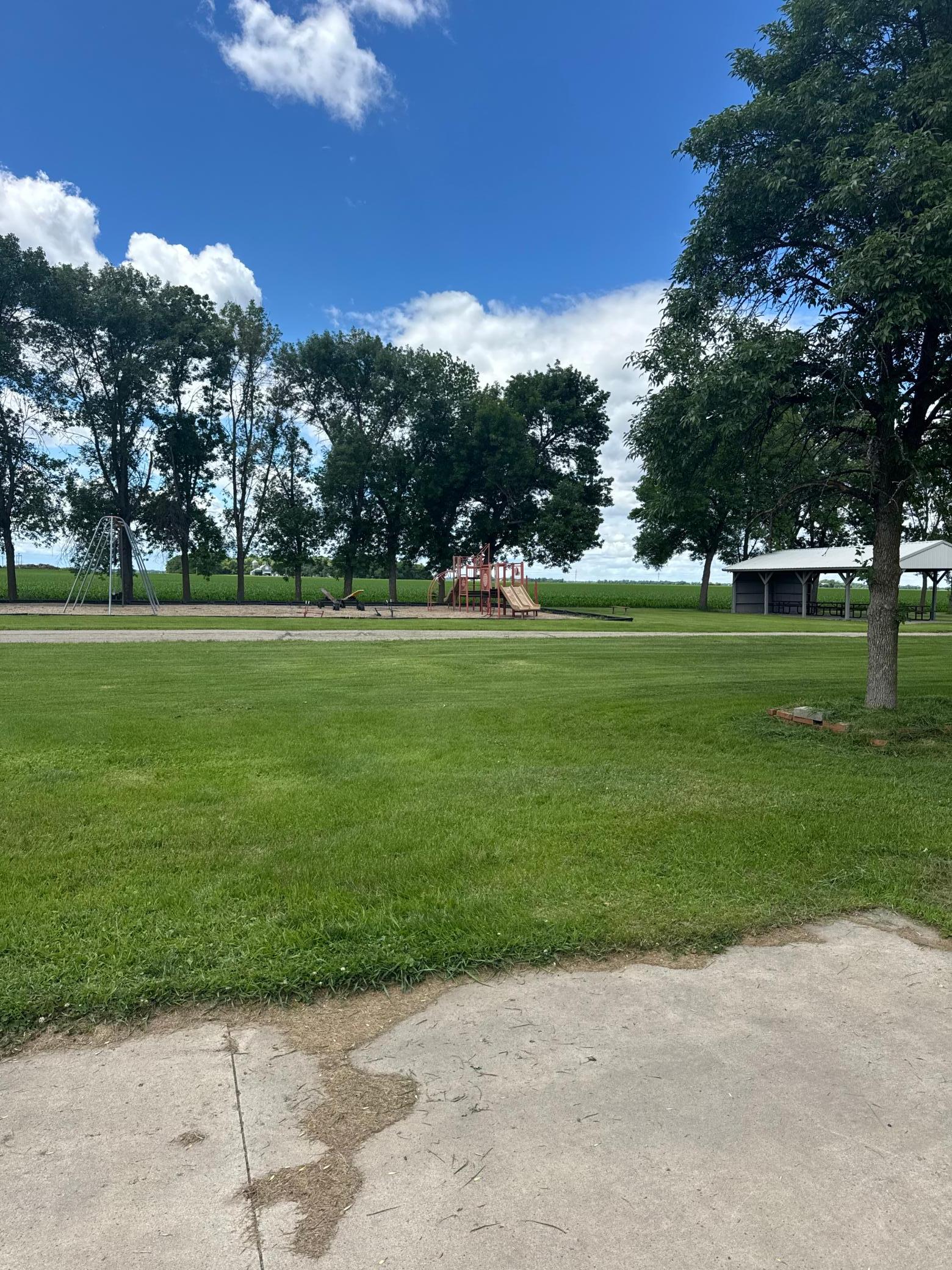 2006 single family home for sale at 106 2nd Avenue N in Mooreton, ND — 3 bed, 1 bath (photo 3 of 27)
