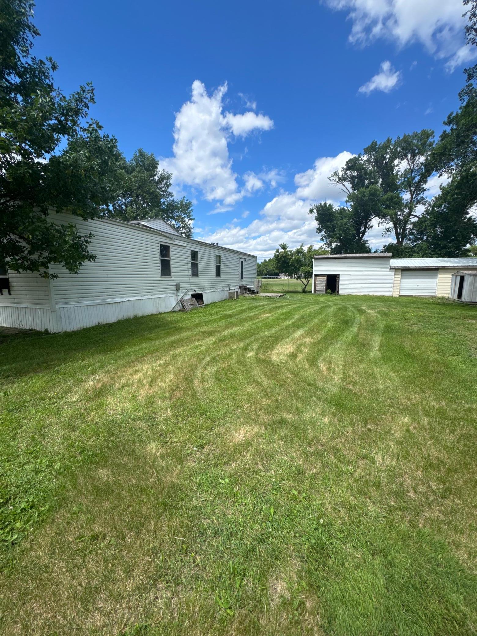 2006 single family home for sale at 106 2nd Avenue N in Mooreton, ND — 3 bed, 1 bath (photo 22 of 27)