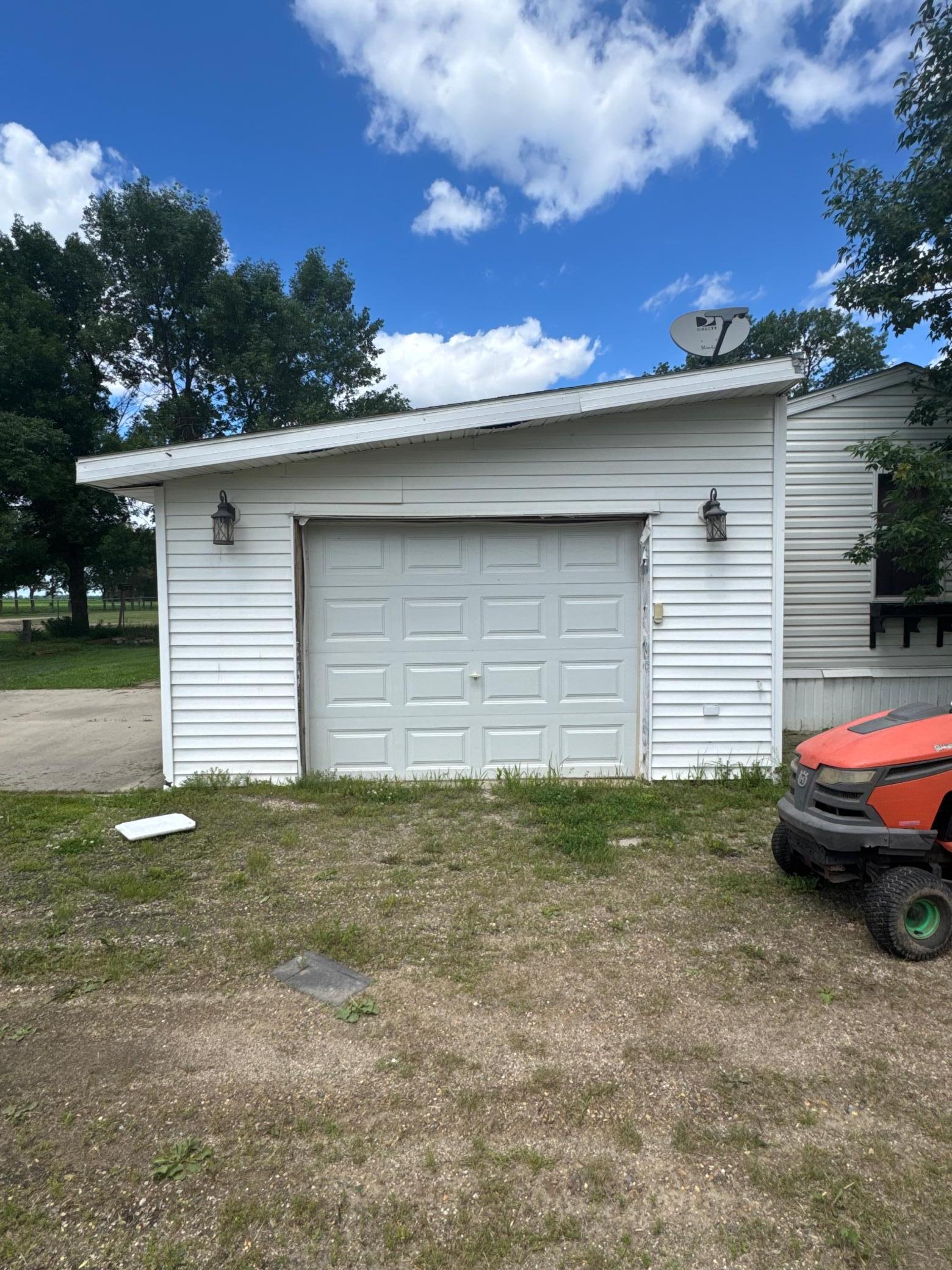 2006 single family home for sale at 106 2nd Avenue N in Mooreton, ND — 3 bed, 1 bath (photo 26 of 27)