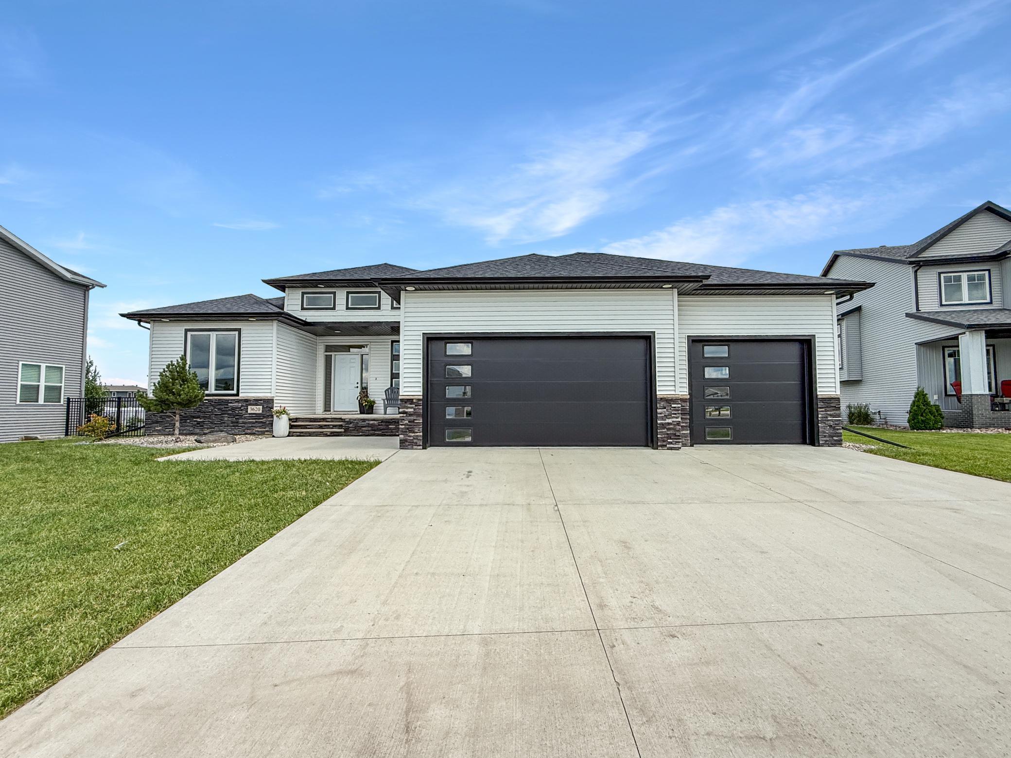 2020 single family home for sale at 3620 Cordova Loop S in Fargo, ND — 5 bed, 3 bath (photo 2 of 50)