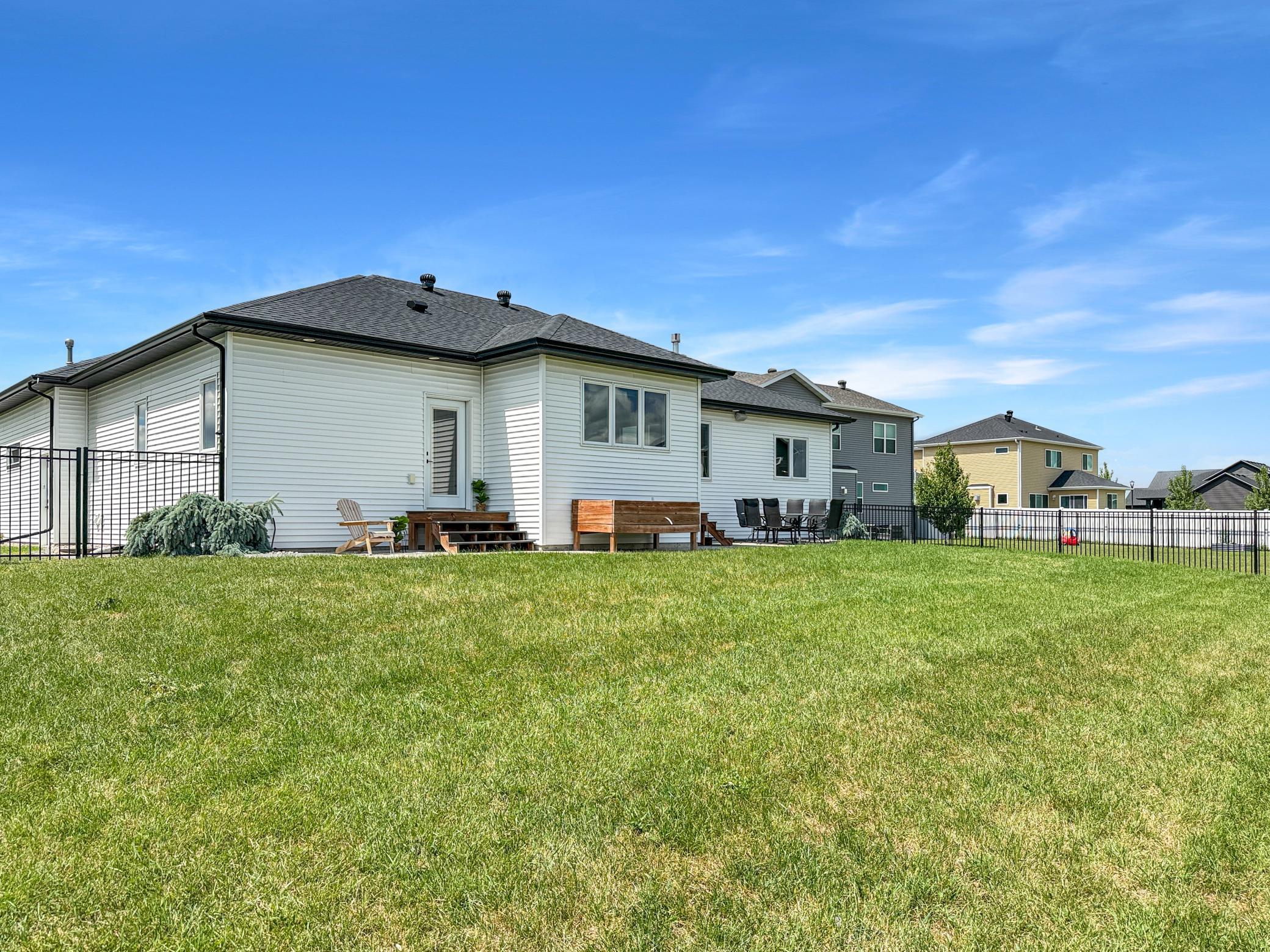 2020 single family home for sale at 3620 Cordova Loop S in Fargo, ND — 5 bed, 3 bath (photo 4 of 50)