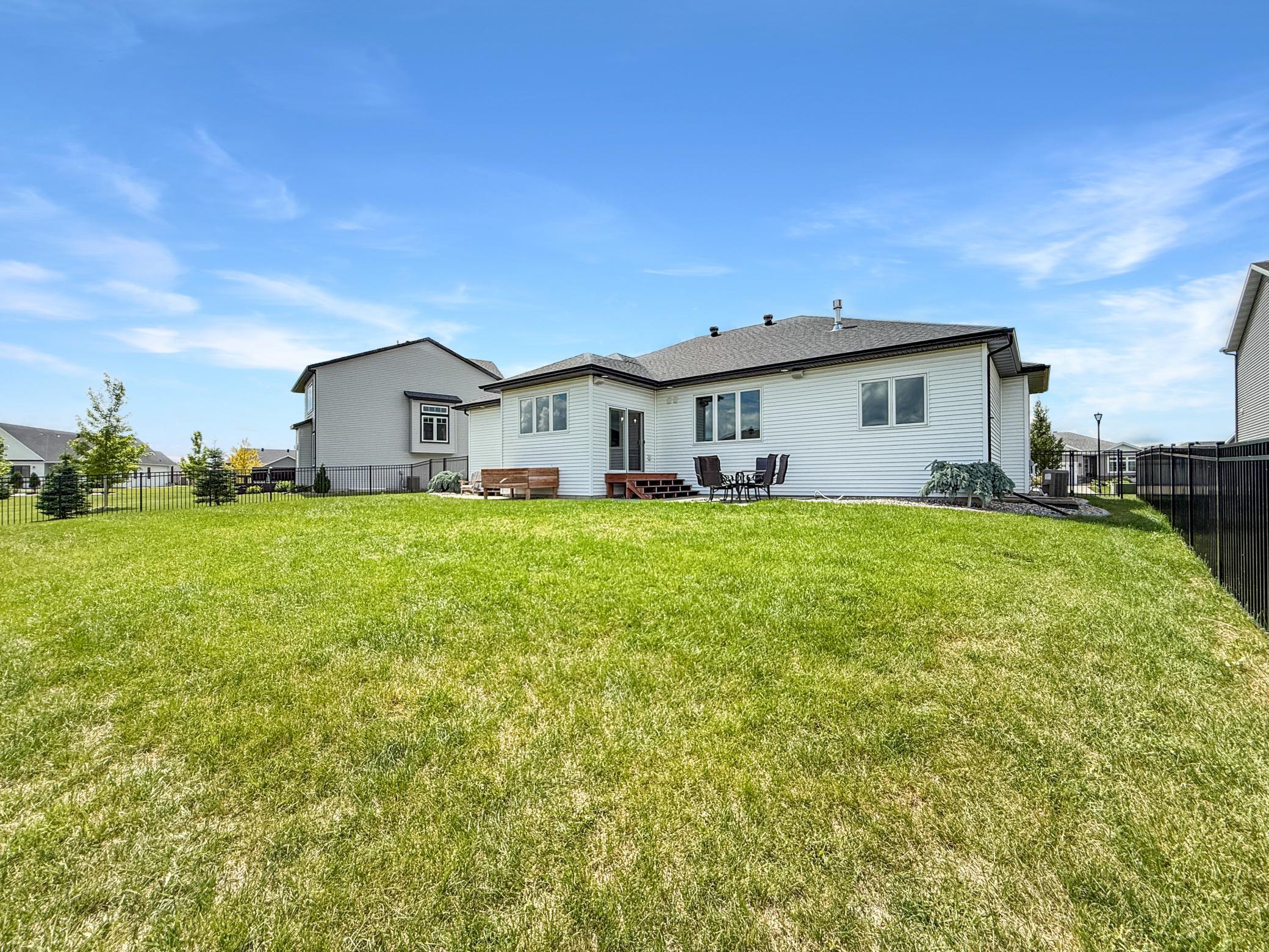 2020 single family home for sale at 3620 Cordova Loop S in Fargo, ND — 5 bed, 3 bath (photo 6 of 50)