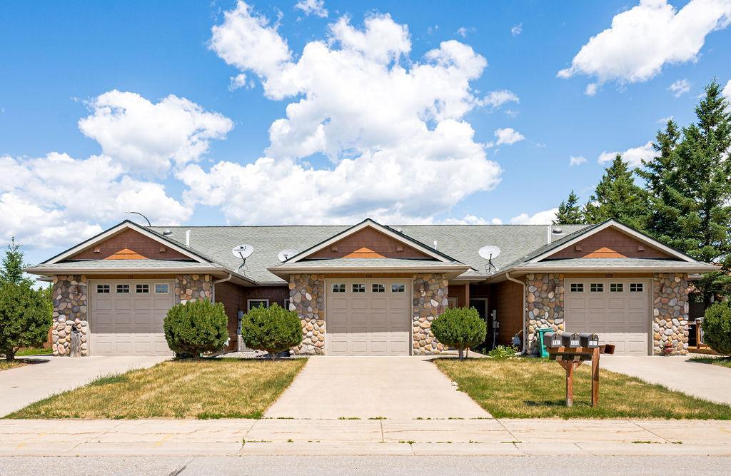 2010 townhouse for sale at 205 SE 17th Street, Unit 110 in Grand Rapids, MN — 2 bed, 2 bath (photo 3 of 27)