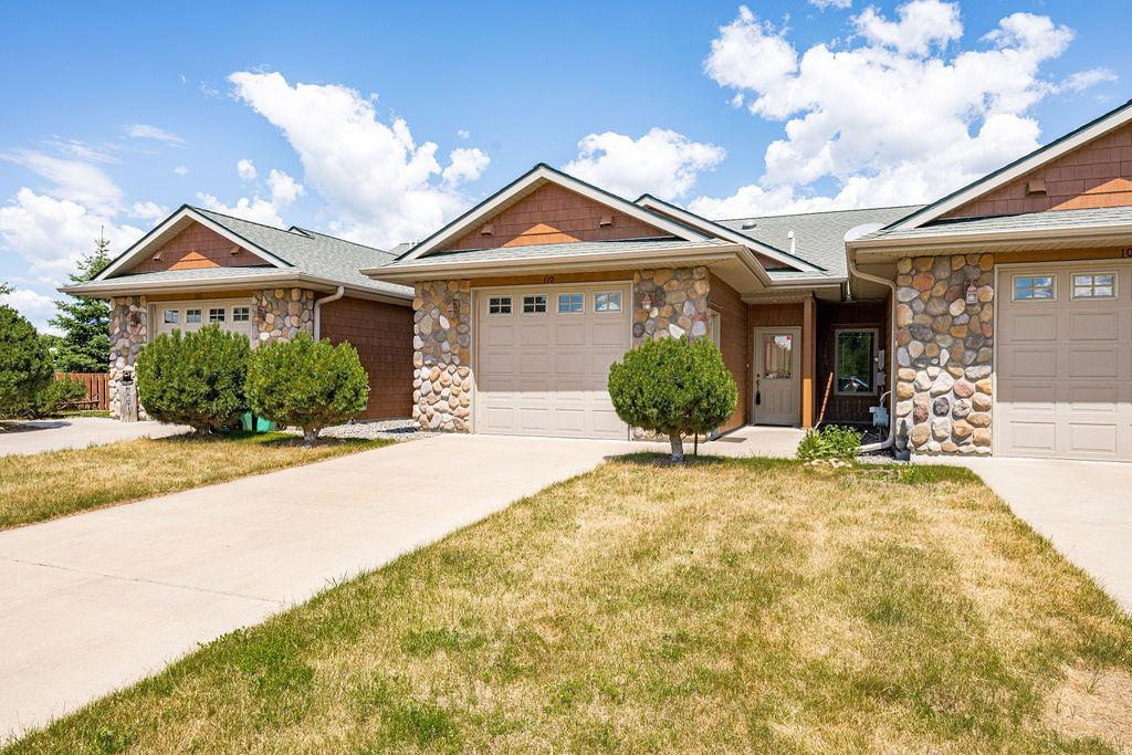 2010 townhouse for sale at 205 SE 17th Street, Unit 110 in Grand Rapids, MN — 2 bed, 2 bath (photo 4 of 27)