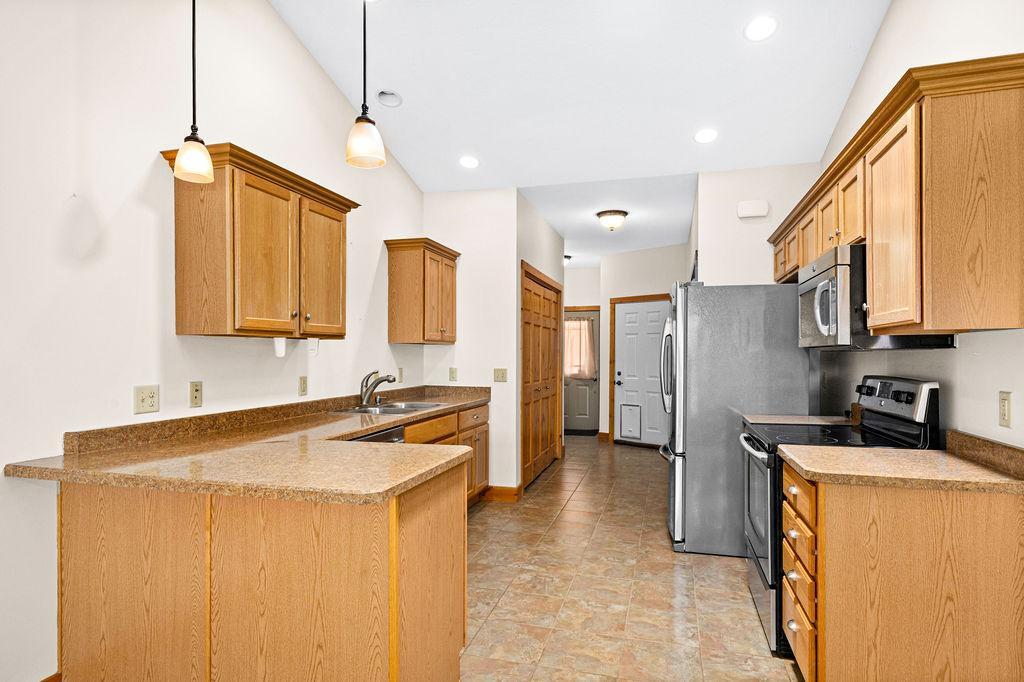 2010 townhouse for sale at 205 SE 17th Street, Unit 110 in Grand Rapids, MN — 2 bed, 2 bath (photo 7 of 27)