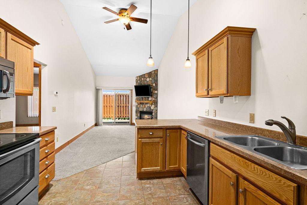 2010 townhouse for sale at 205 SE 17th Street, Unit 110 in Grand Rapids, MN — 2 bed, 2 bath (photo 9 of 27)