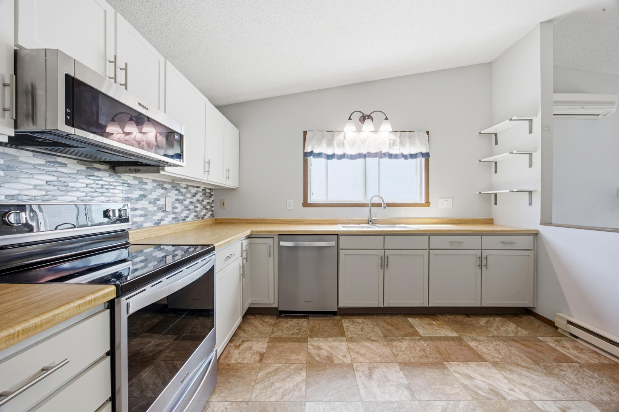 2927 35th S Avenue, Fargo ND 58104 - Photo 8 of 36