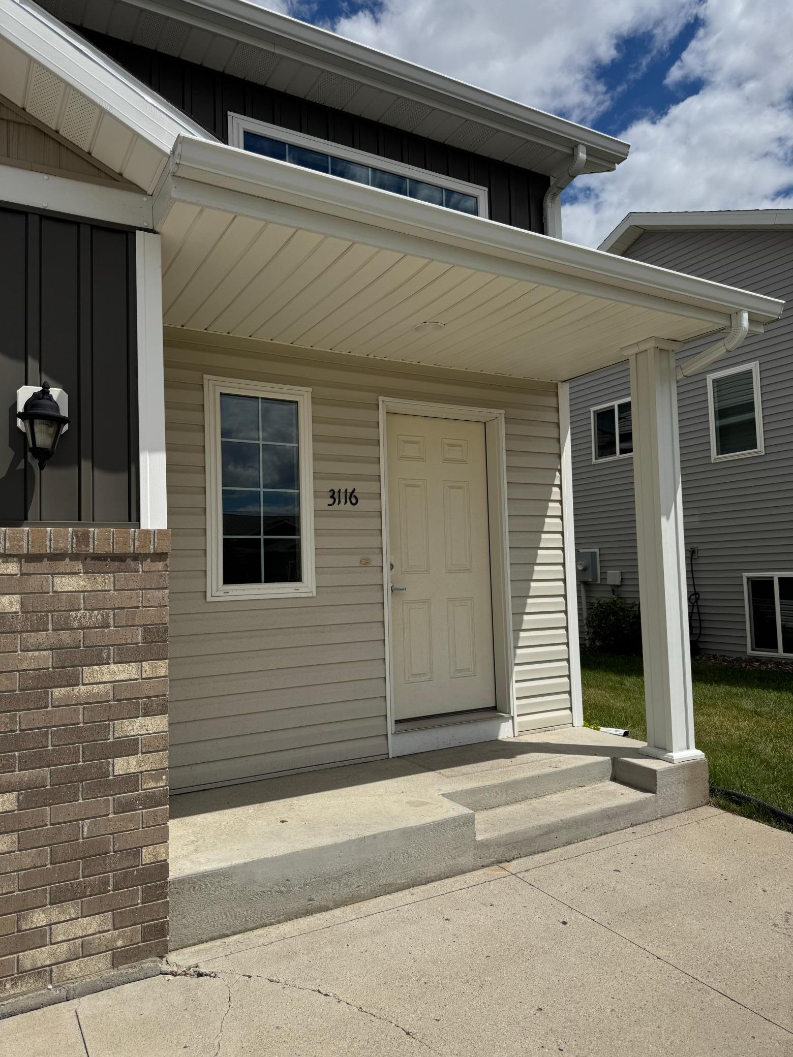 2015 townhouse for sale at 3116 27th Street S in Moorhead, MN — 3 bed, 2 bath (photo 2 of 37)