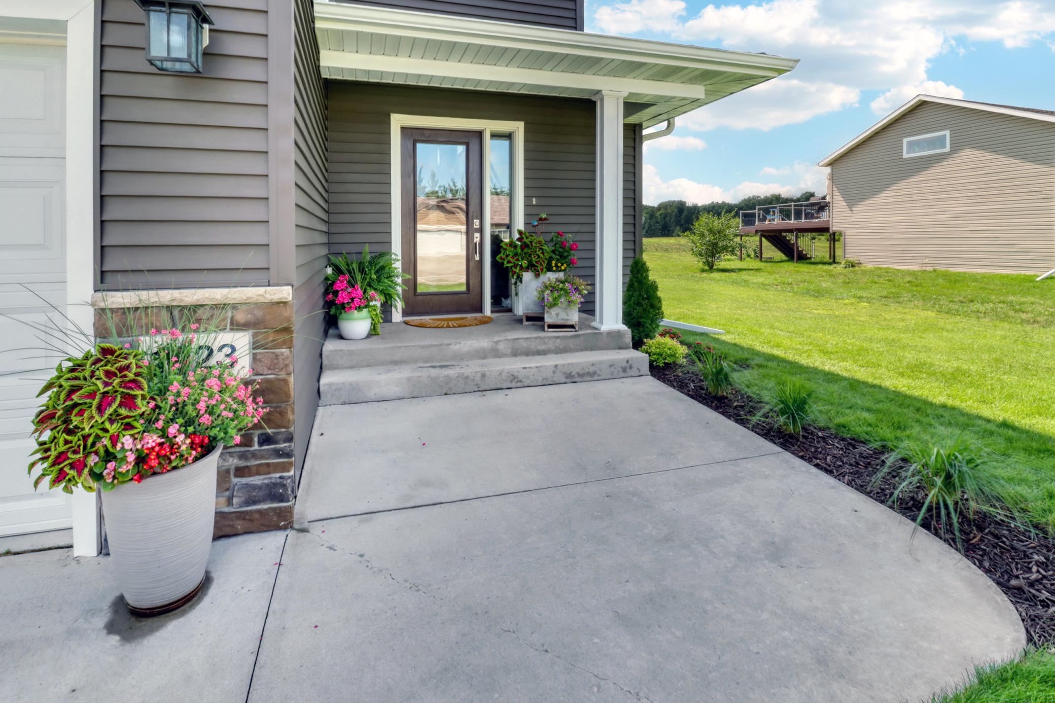 2017 single family home for sale at 1923 Longview Drive in Detroit Lakes, MN — 3 bed, 3 bath (photo 2 of 24)