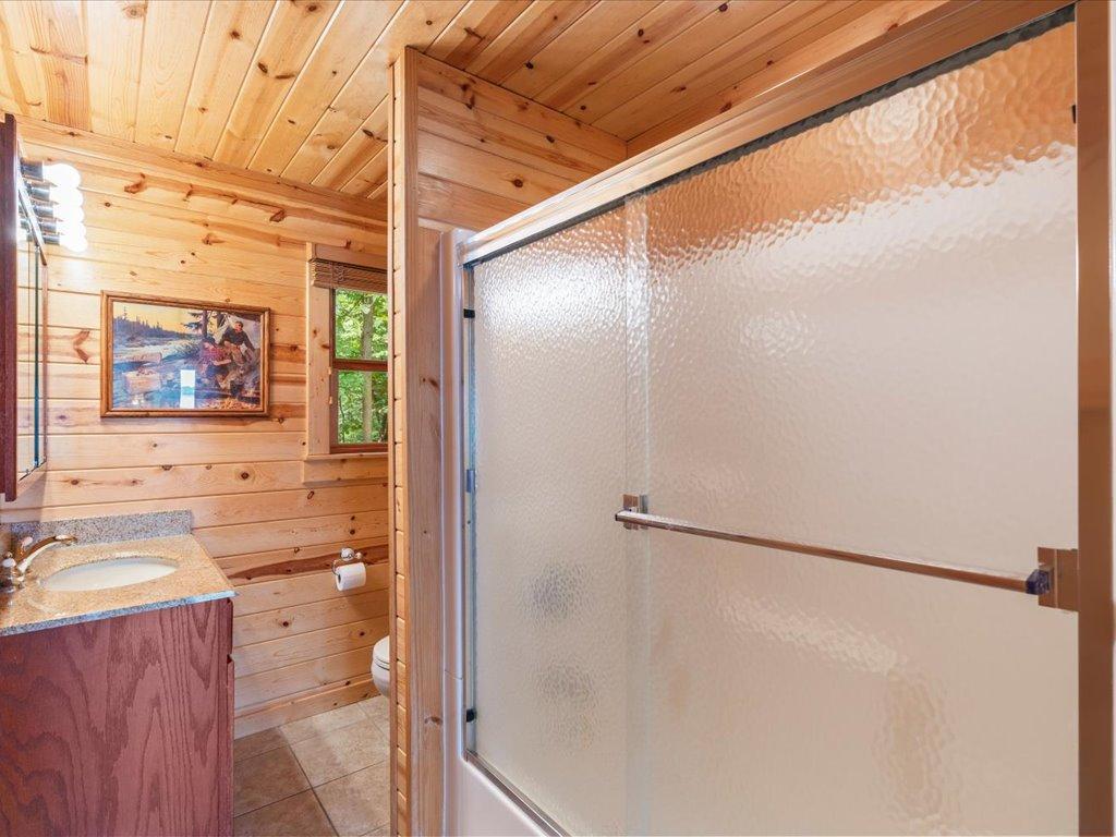 1981 single family home for sale at 6485 Lendee Drive in Nisswa, MN — 3 bed, 2 bath (photo 15 of 36)