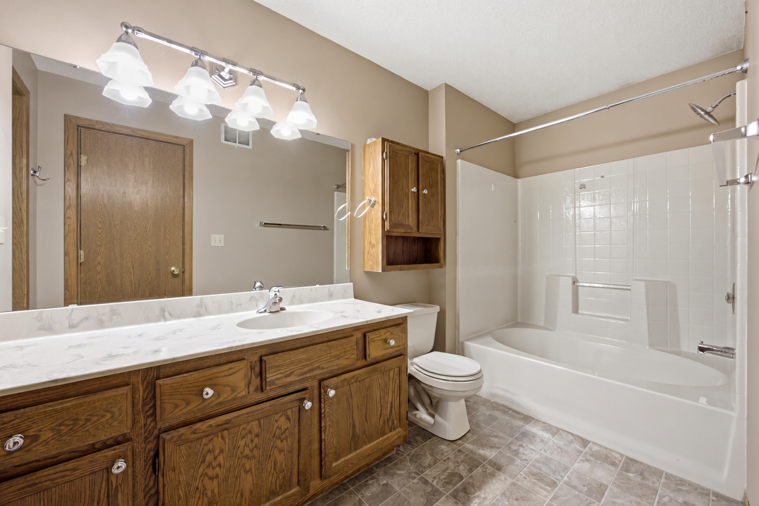 1993 townhouse for sale at 2830 32nd Street S in Moorhead, MN — 3 bed, 2 bath (photo 11 of 30)