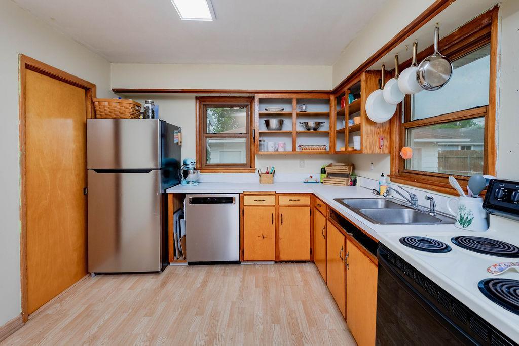 808 15th N Street, Moorhead MN 56560 - Photo 4 of 23