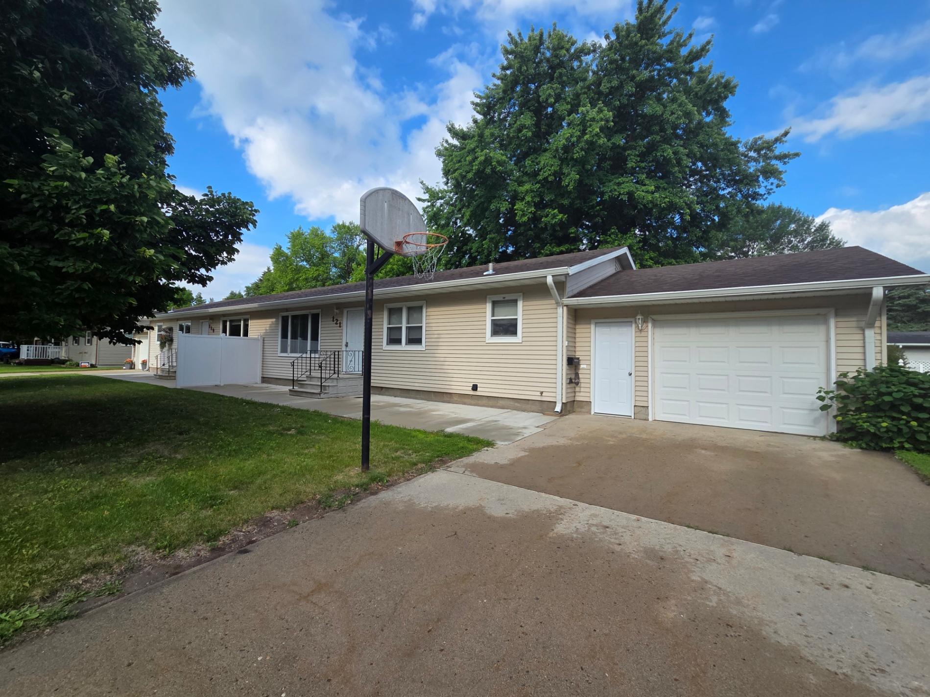 119 & 121 14th Street N, Oakes ND 58474 - Photo 2 of 19
