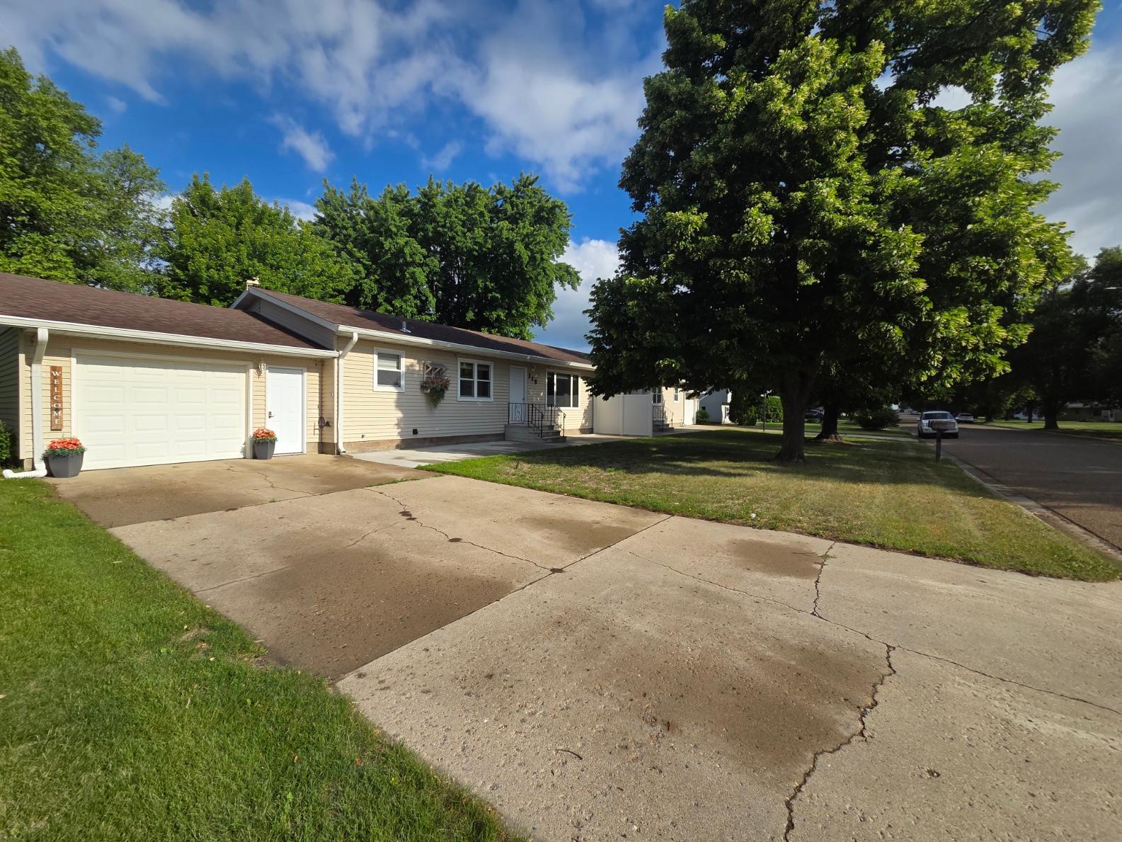 119 & 121 14th Street N, Oakes ND 58474 - Photo 4 of 19