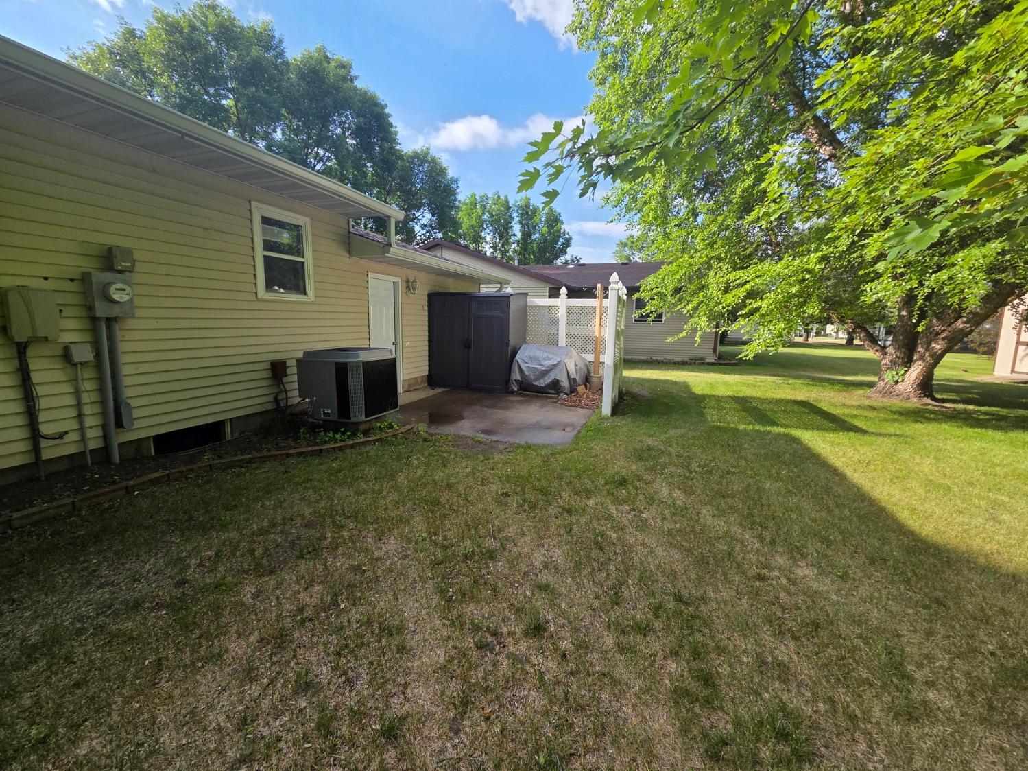 119 & 121 14th Street N, Oakes ND 58474 - Photo 9 of 19
