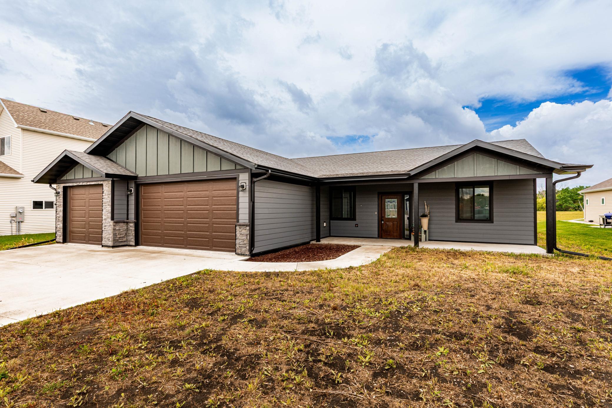 4712 Hampton S Loop, Moorhead MN 56560 - Photo 2 of 36