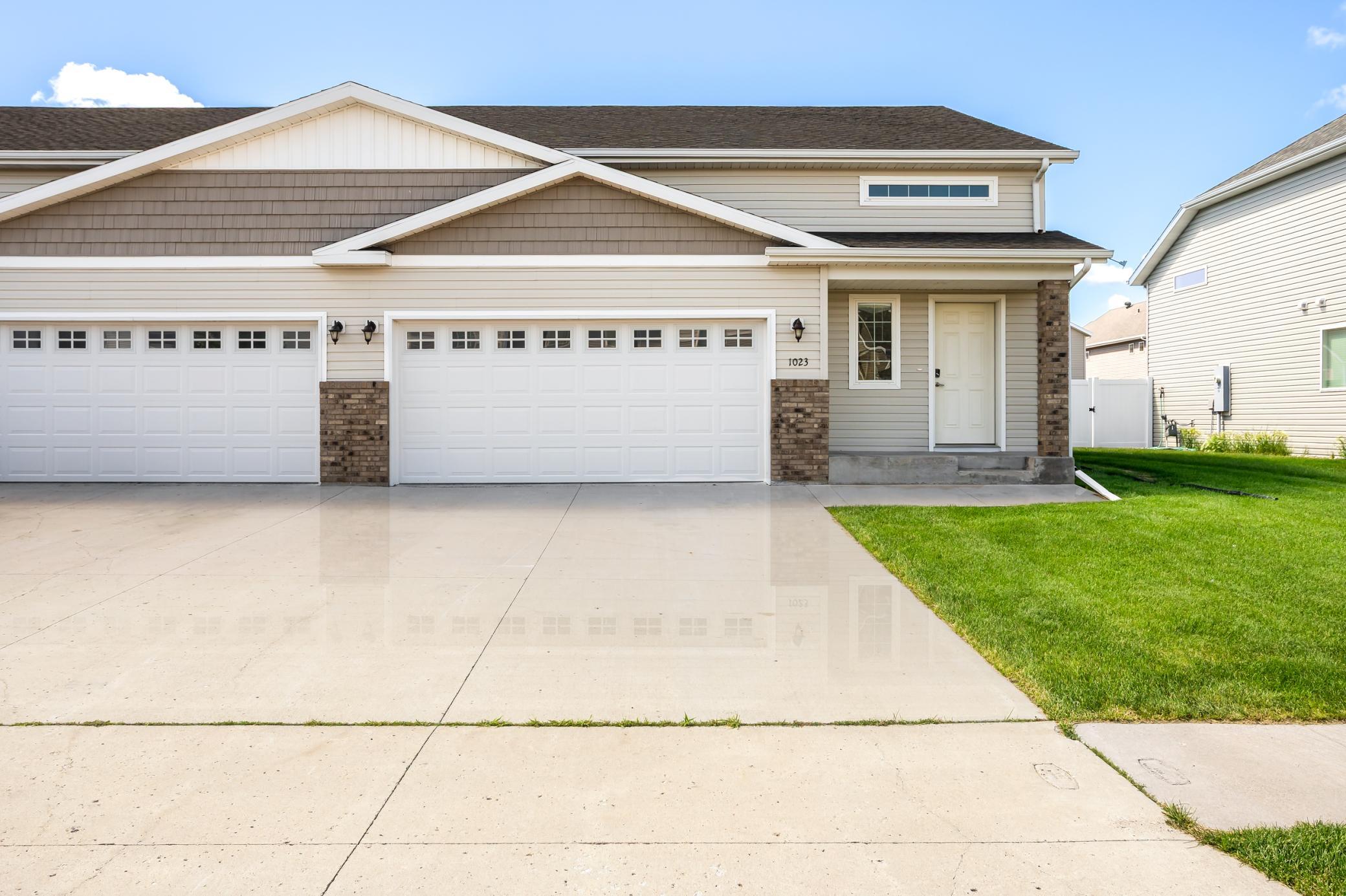 2015 twin home for sale at 1023 29th Avenue W in West Fargo, ND — 3 bed, 2 bath
