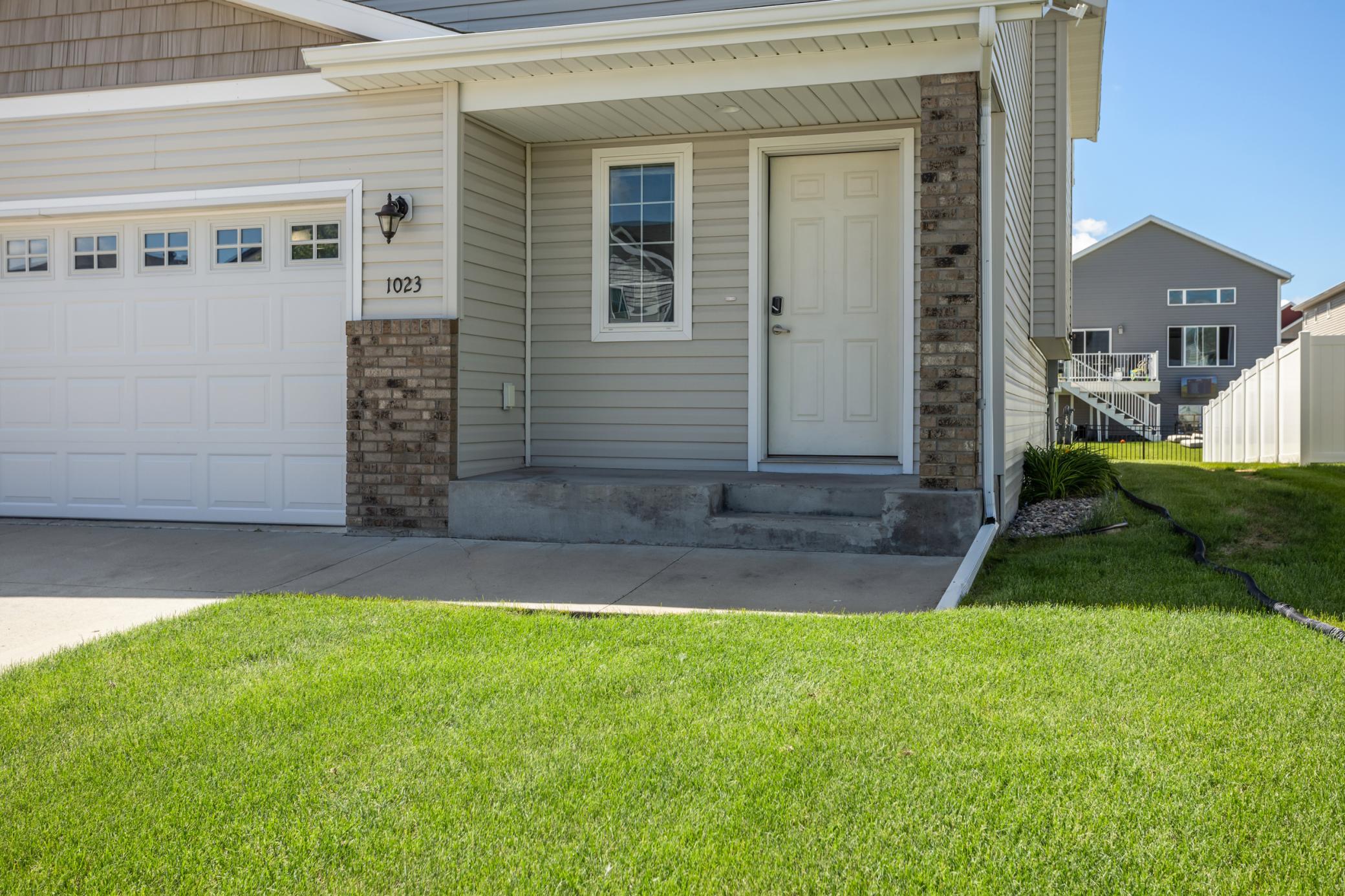 2015 twin home for sale at 1023 29th Avenue W in West Fargo, ND — 3 bed, 2 bath (photo 3 of 32)
