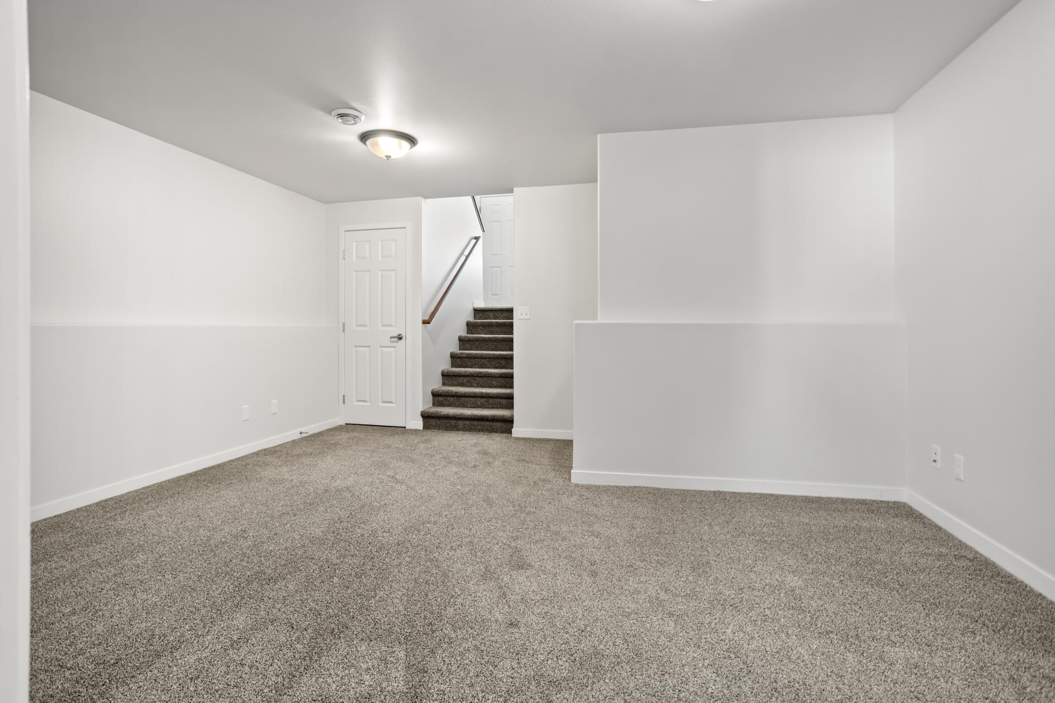 2015 twin home for sale at 1023 29th Avenue W in West Fargo, ND — 3 bed, 2 bath (photo 20 of 32)