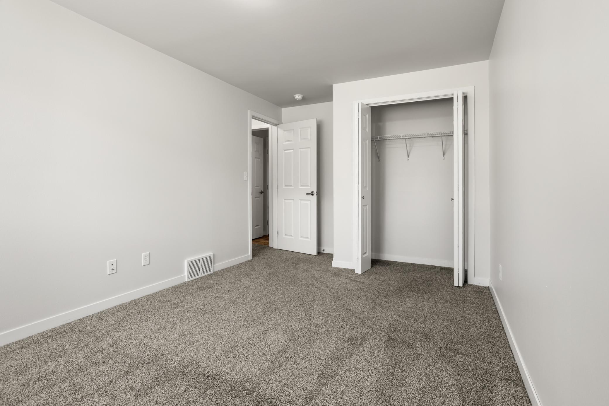 2015 twin home for sale at 1023 29th Avenue W in West Fargo, ND — 3 bed, 2 bath (photo 26 of 32)