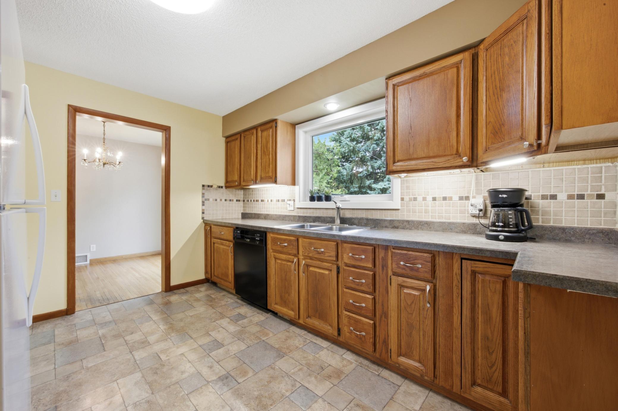 809 19TH N Street, Moorhead MN 56560 - Photo 8 of 38