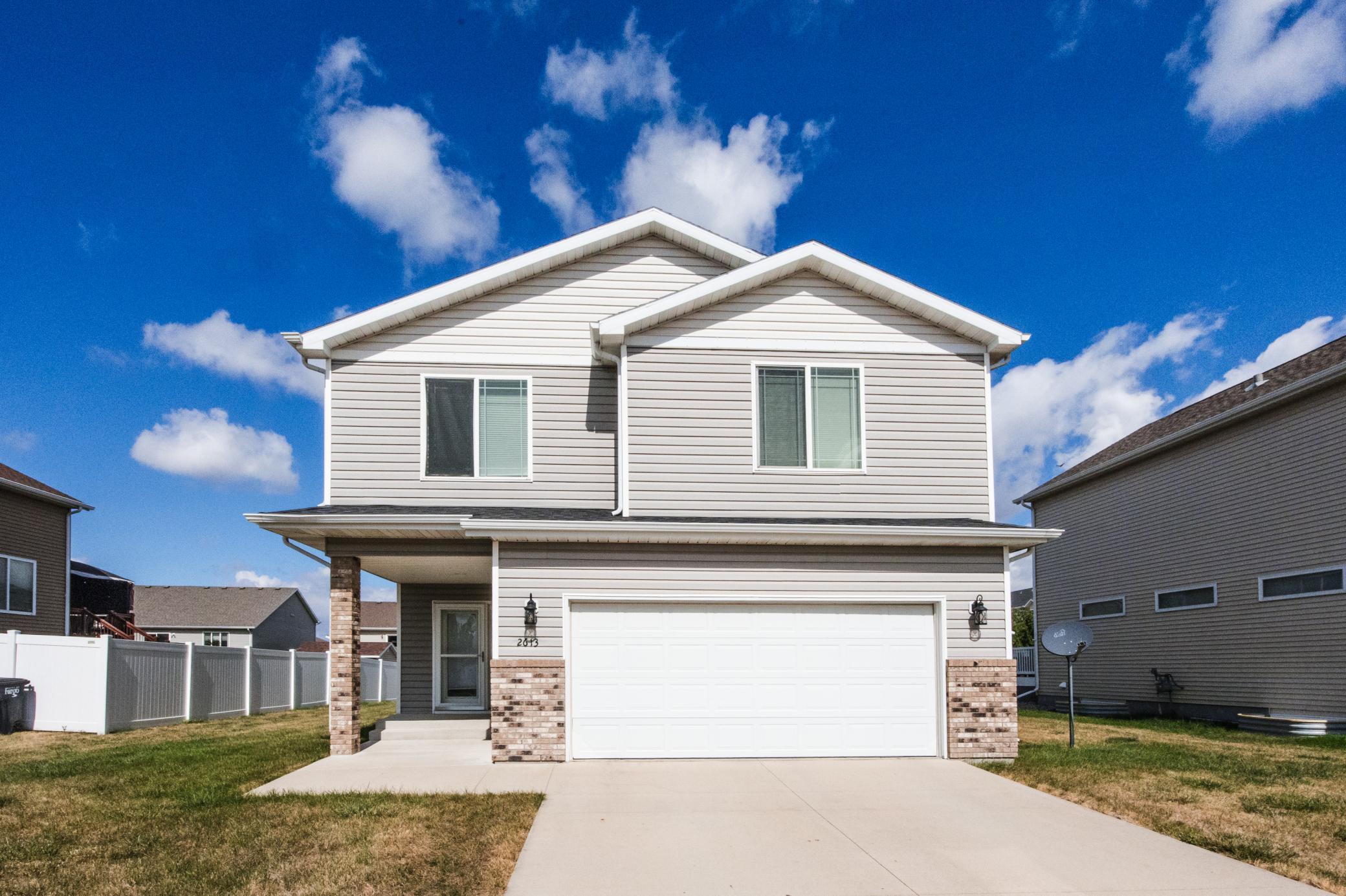 2011 single family home for sale at 2613 56th Avenue S in Fargo, ND — 3 bed, 3 bath
